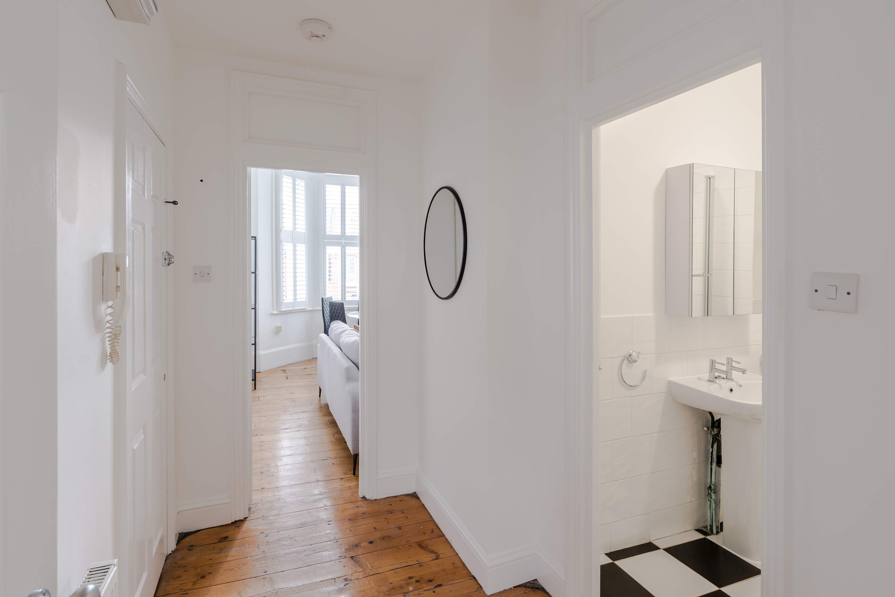 Queen's Park 2-Bed Apartment · Sleeps 4 in Priory Park Road, C NW6 - Property image 17 - VivreStays