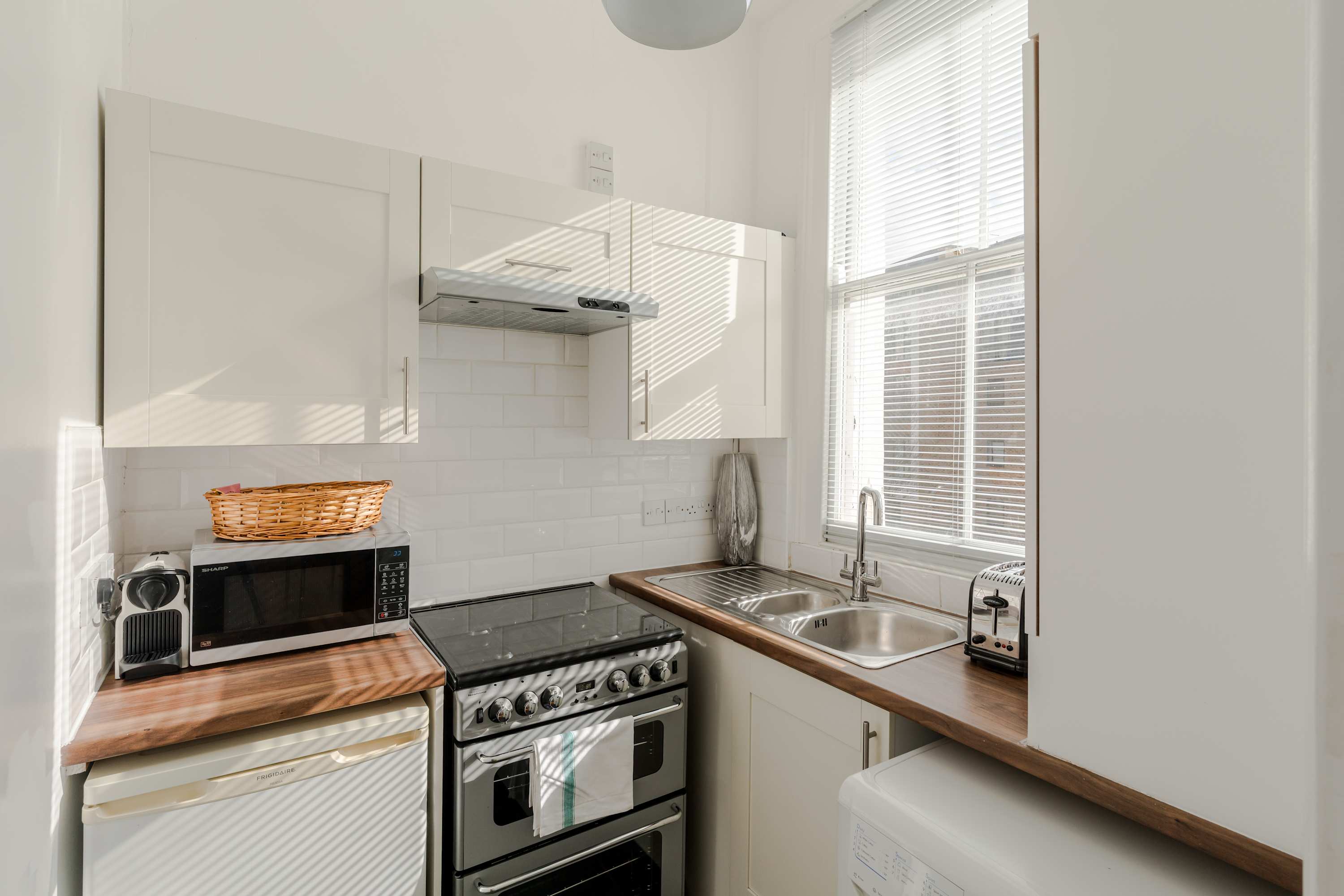 Queen's Park 2-Bed Apartment · Sleeps 4 in Priory Park Road, C NW6 - Property image 5 - VivreStays