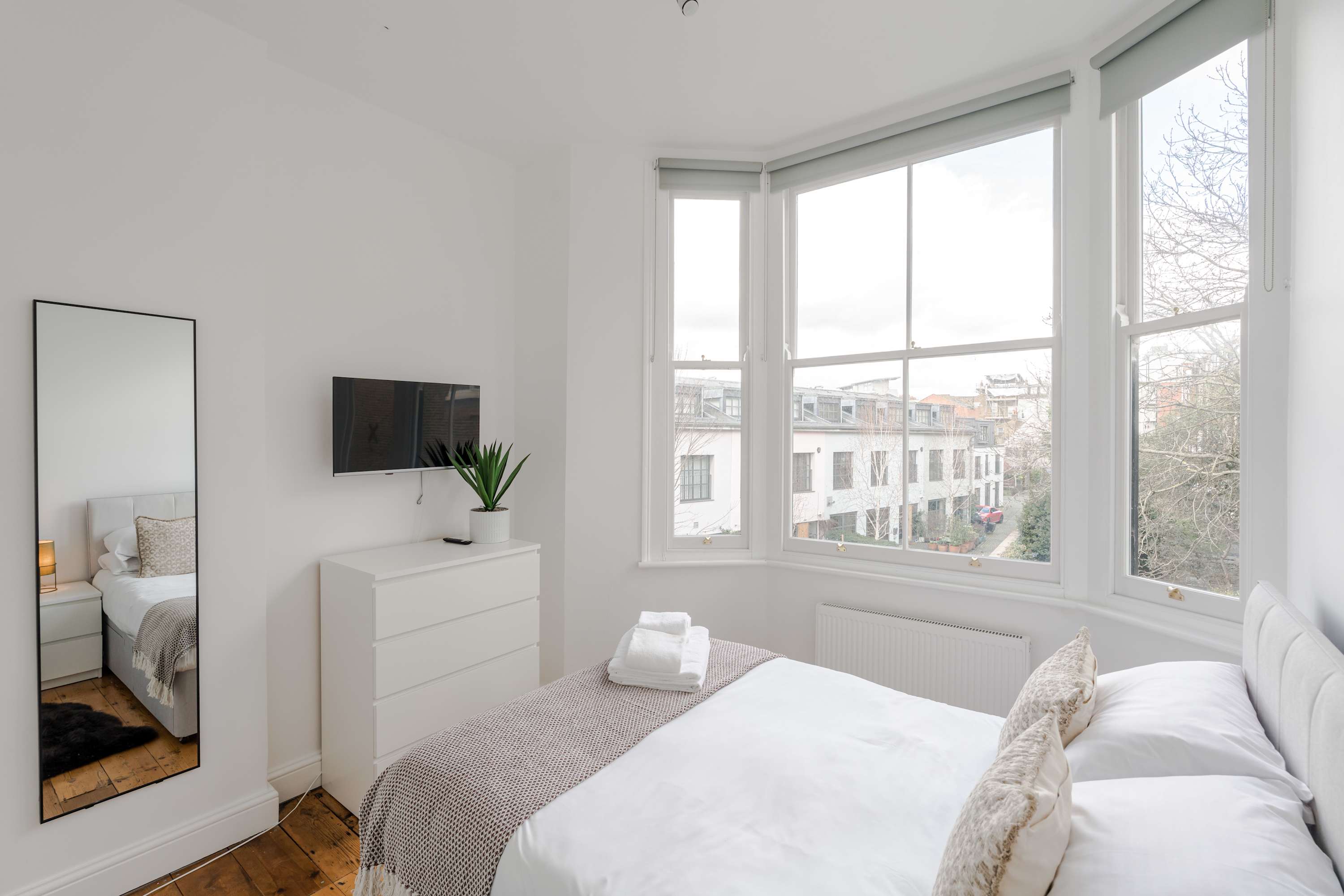 Queen's Park 2-Bed Apartment · Sleeps 4 in Priory Park Road, C NW6 - Property image 9 - VivreStays