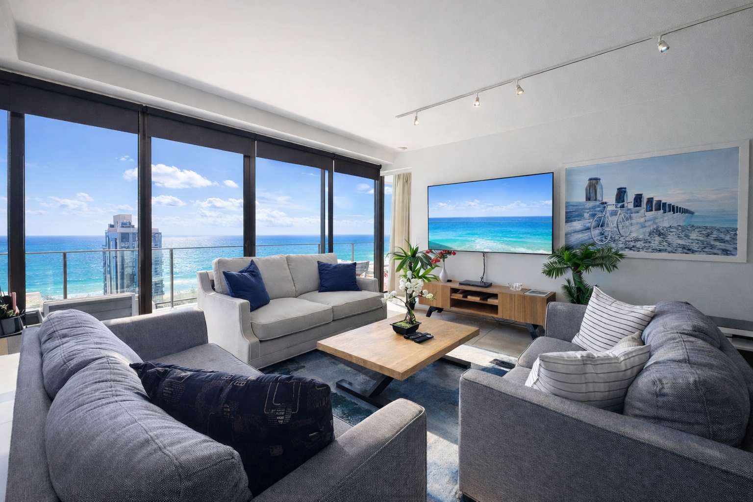 2BR Ocean View Apt Heated Pool Spa — Broadbeach, Queensland — vacation rental