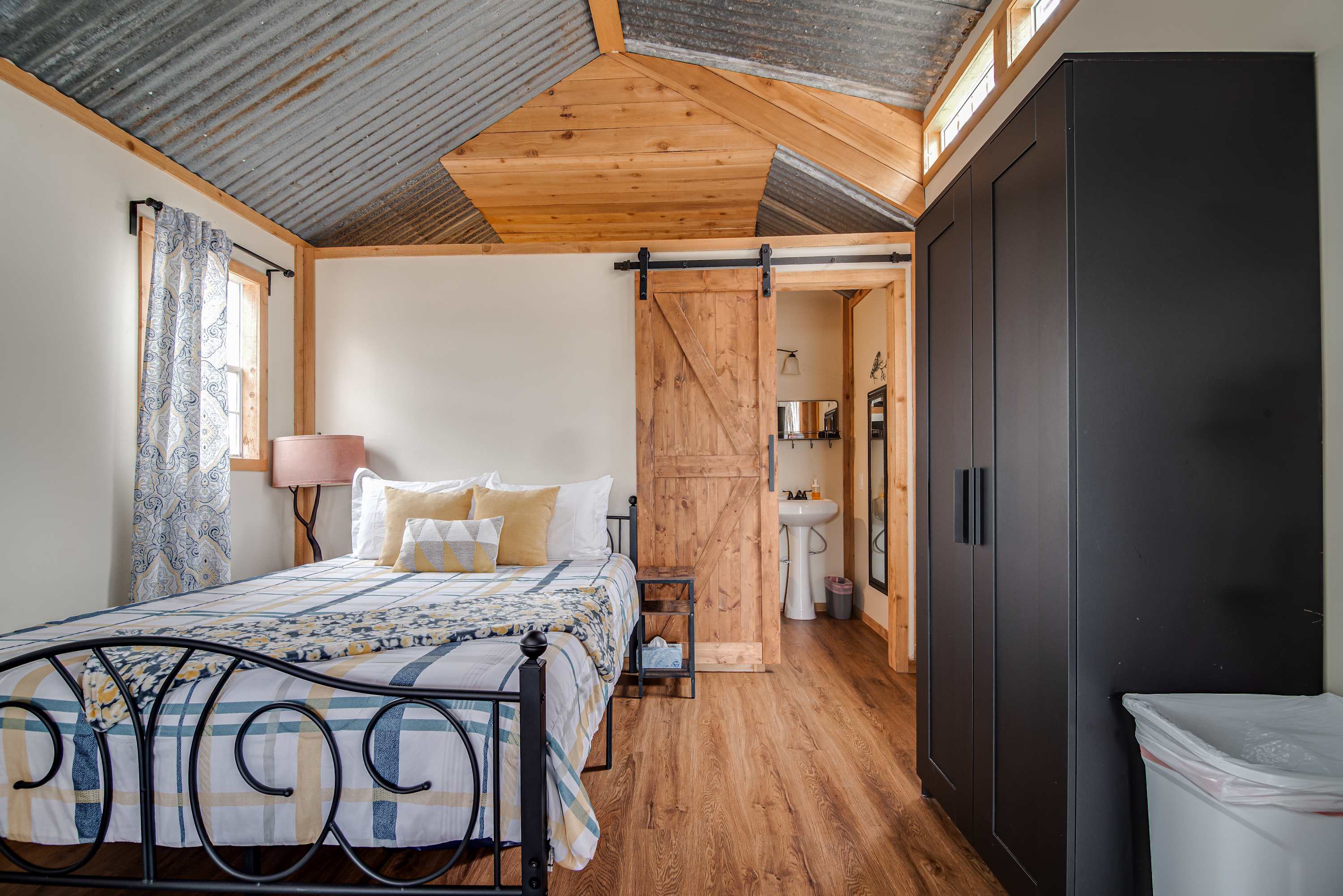 Hill Country Cabin 3 7