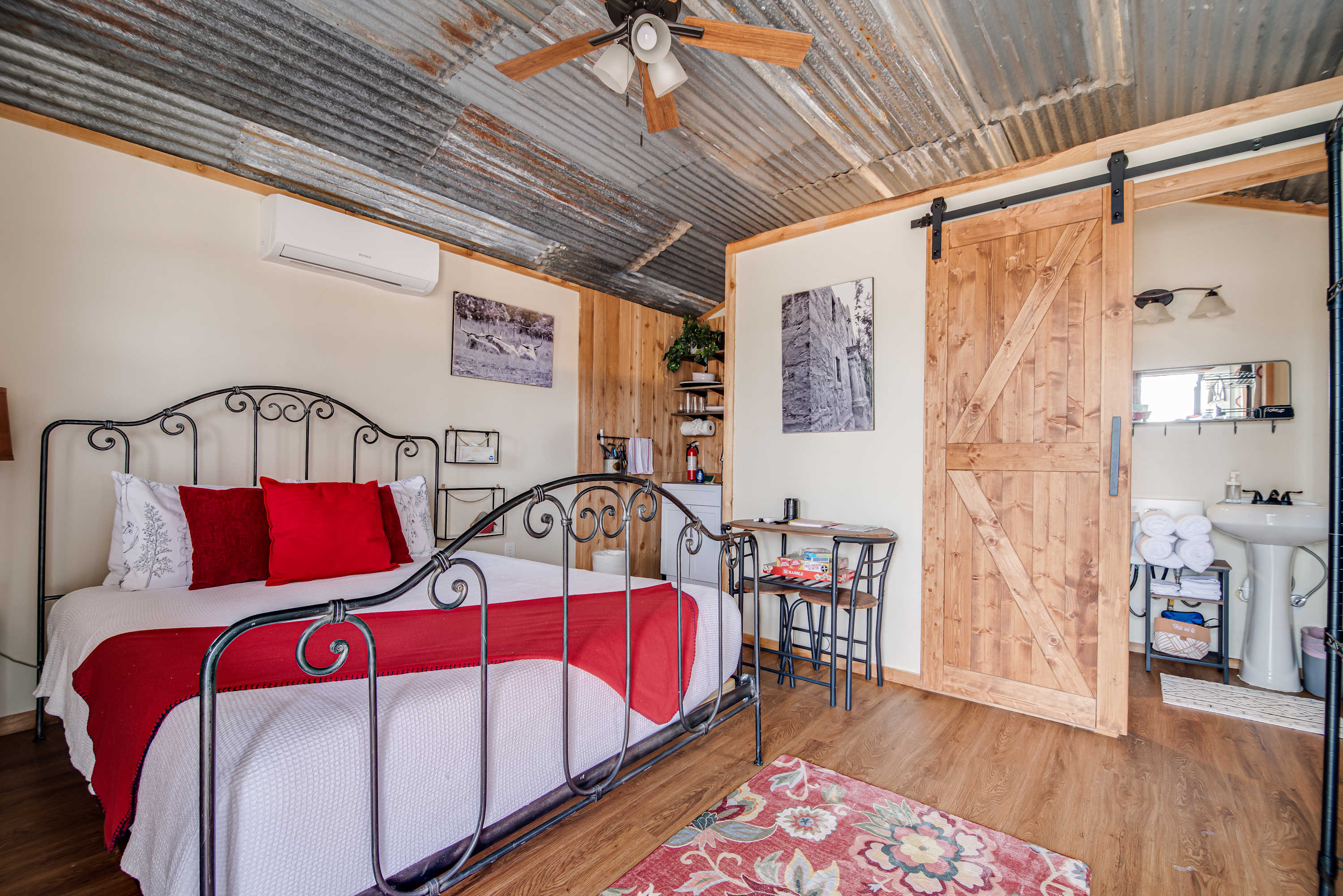 Hill Country Cabin 4