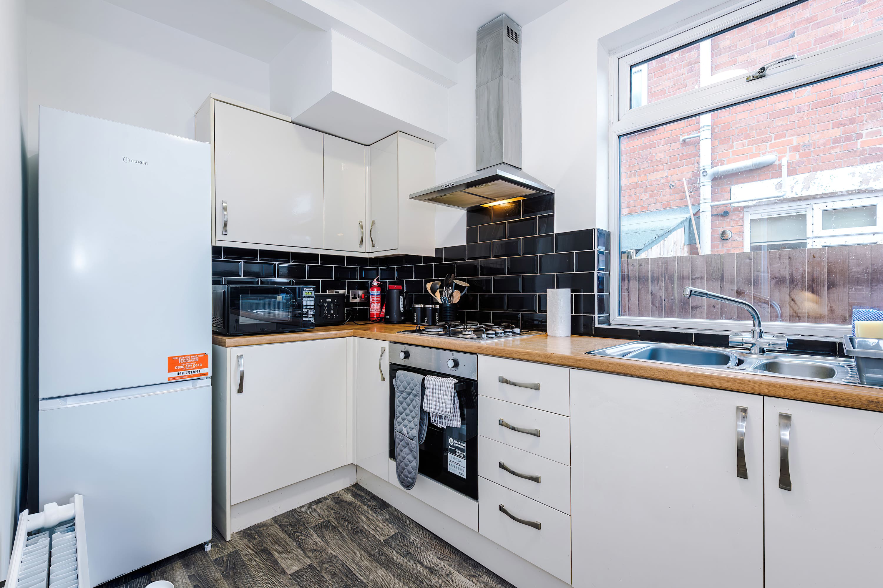 Bright 3BR Home Sleeps 6 - 4 mins from Bentley in 10 White Avenue CW2 7SH - Property image 8 - VivreStays