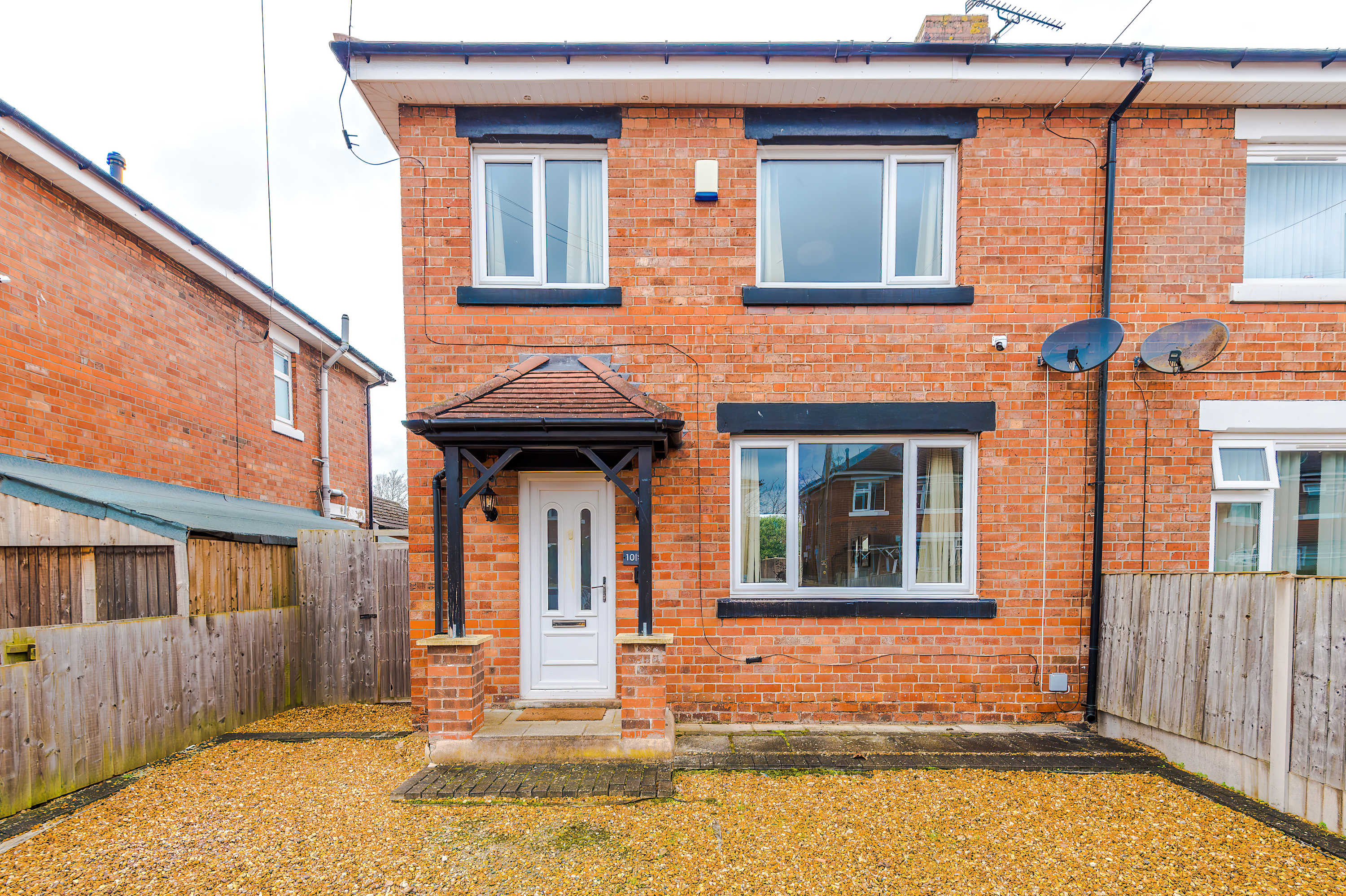 Bright 3BR Home Sleeps 6 - 4 mins from Bentley in 10 White Avenue CW2 7SH - Property image 13 - VivreStays