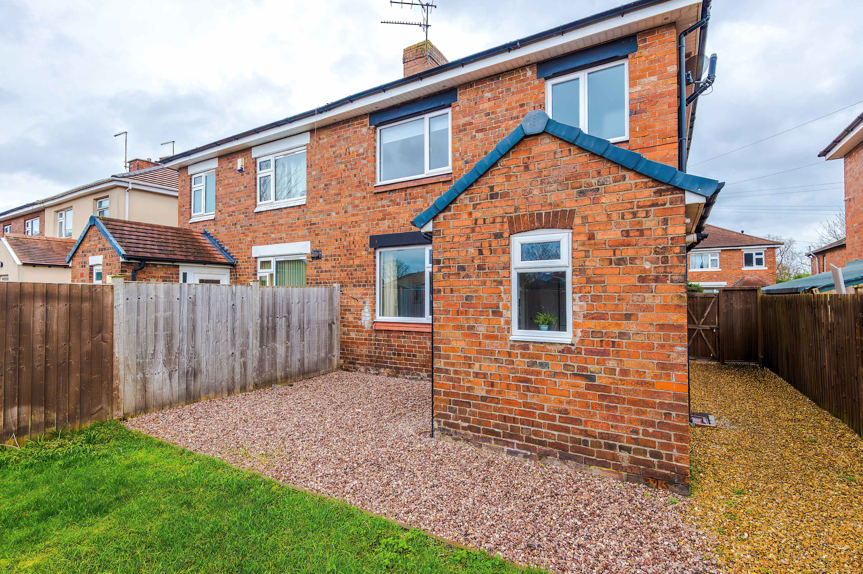 Bright 3BR Home Sleeps 6 - 4 mins from Bentley in 10 White Avenue CW2 7SH - Property image 15 - VivreStays