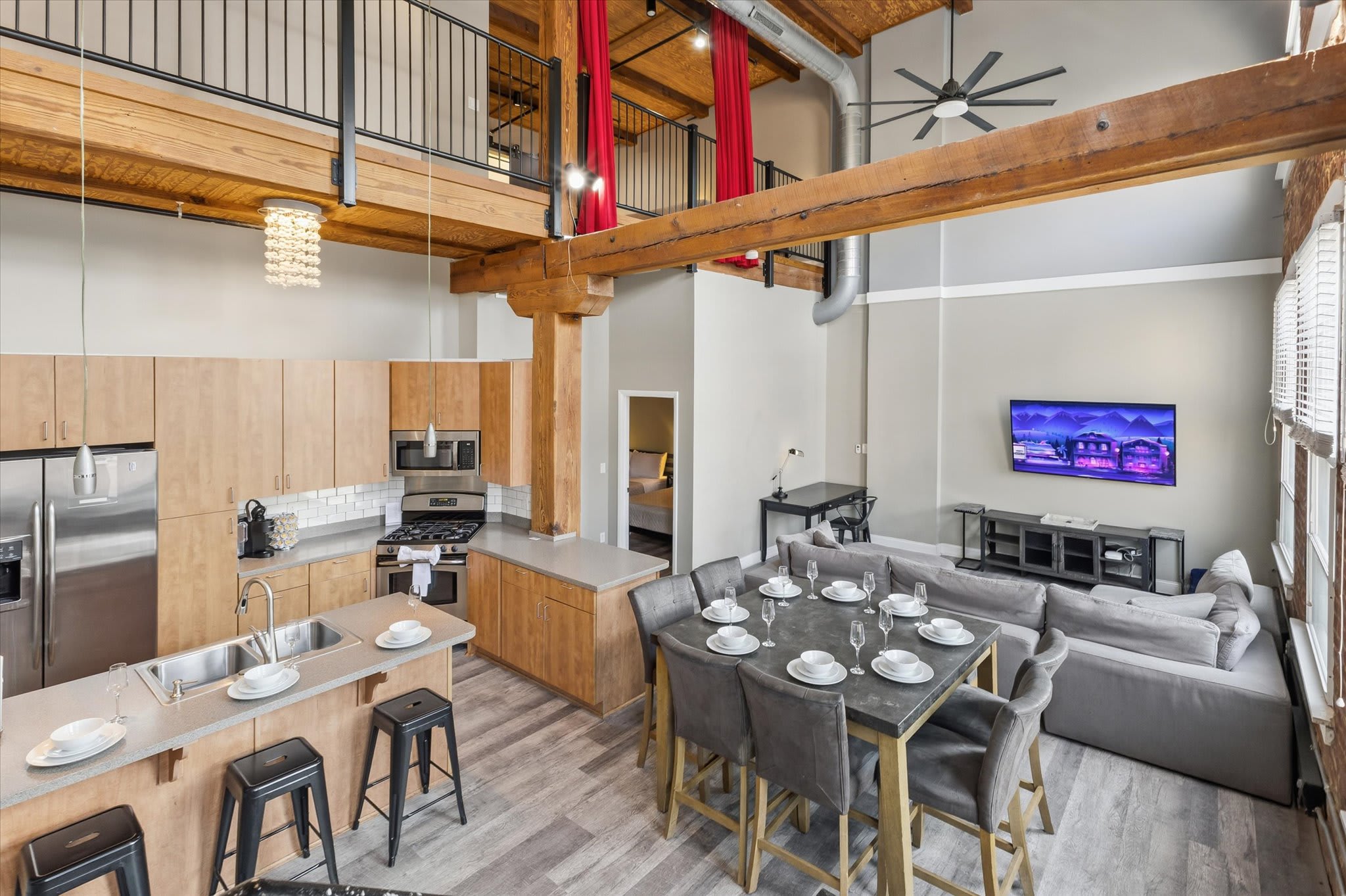 The Top Floor Penthouse 4 BR 3 Bath 2,000 Sq Ft — Indianapolis, IN — vacation rental