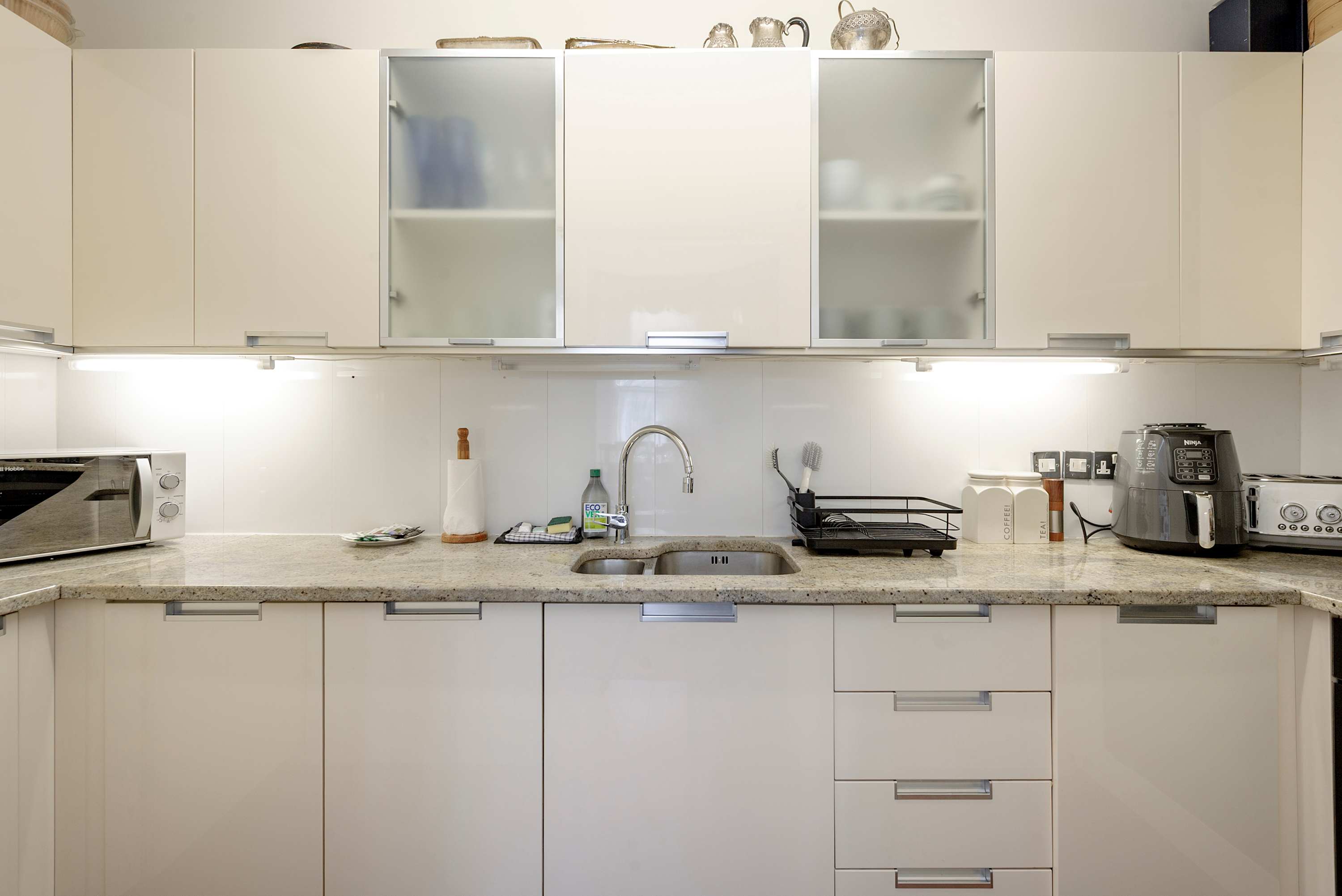 Charming 2 bedroom flat - Knightsbridge in Beaufort Gardens 19 SW3 1PS - Property image 16 - VivreStays