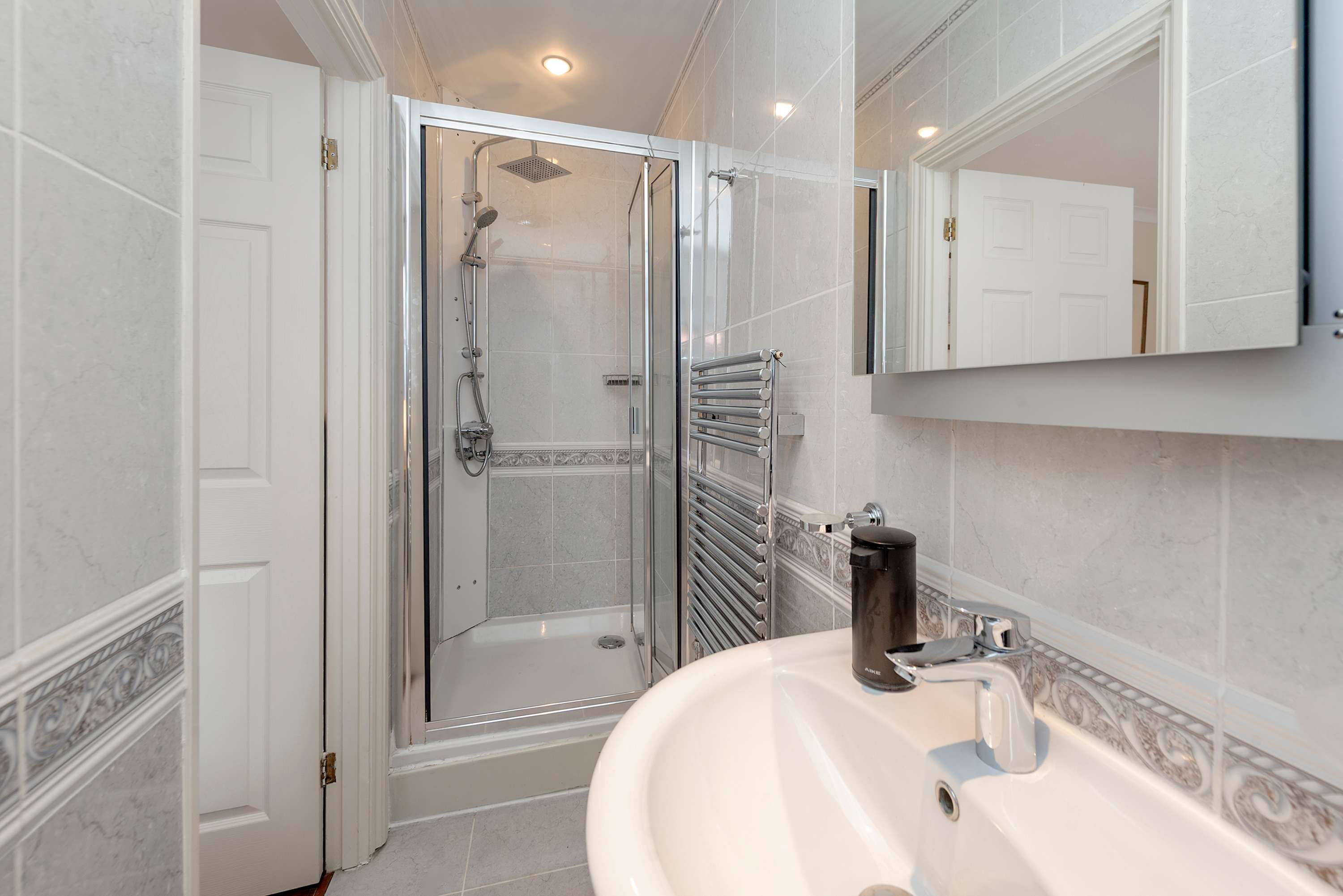 Charming 2 bedroom flat - Knightsbridge in Beaufort Gardens 19 SW3 1PS - Property image 13 - VivreStays