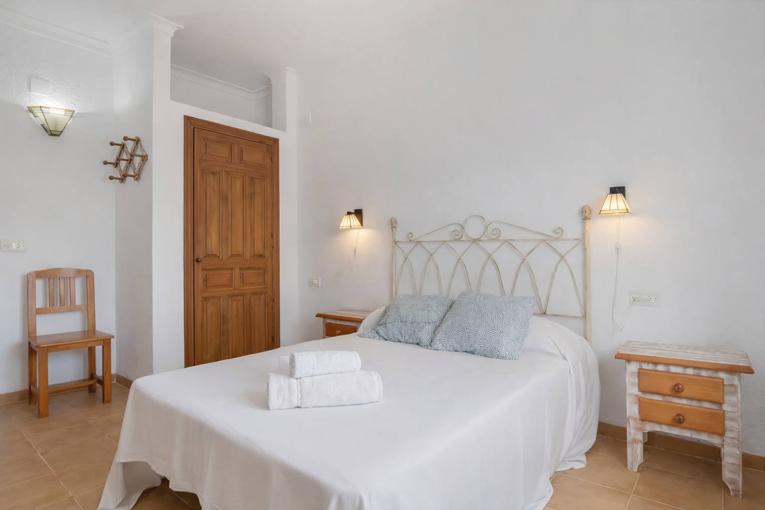 Apartamento accesible en Conil con piscina compartida, parking y jardín privado - image 16