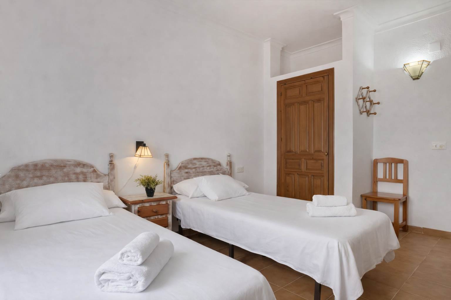 Apartamento accesible en Conil con piscina compartida, parking y jardín privado - image 19