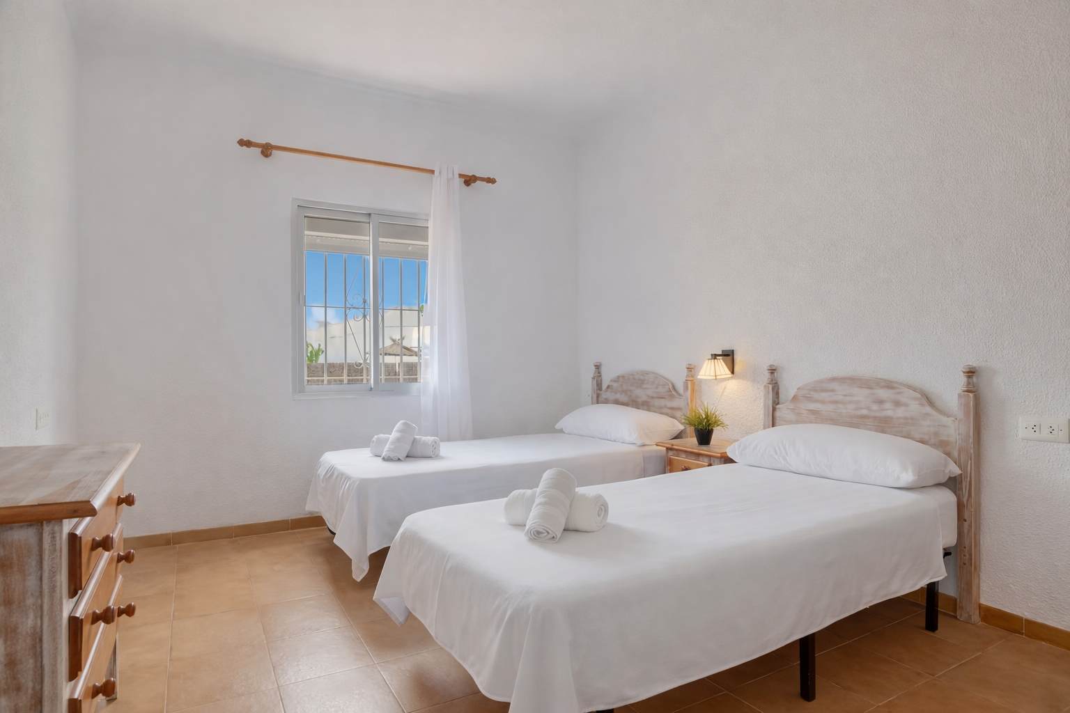 Apartamento accesible en Conil con piscina compartida, parking y jardín privado - image 21