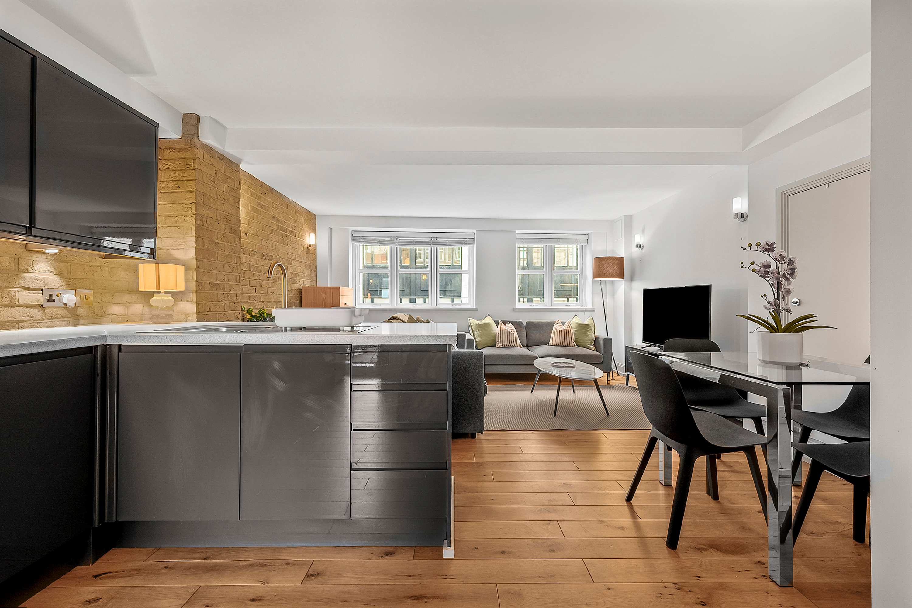 Elegant Soho 1-Bed - Balcony, 2 Baths, Sleeps 4 in Bateman Street, 2 W1D 3AG - Property image 10 - VivreStays