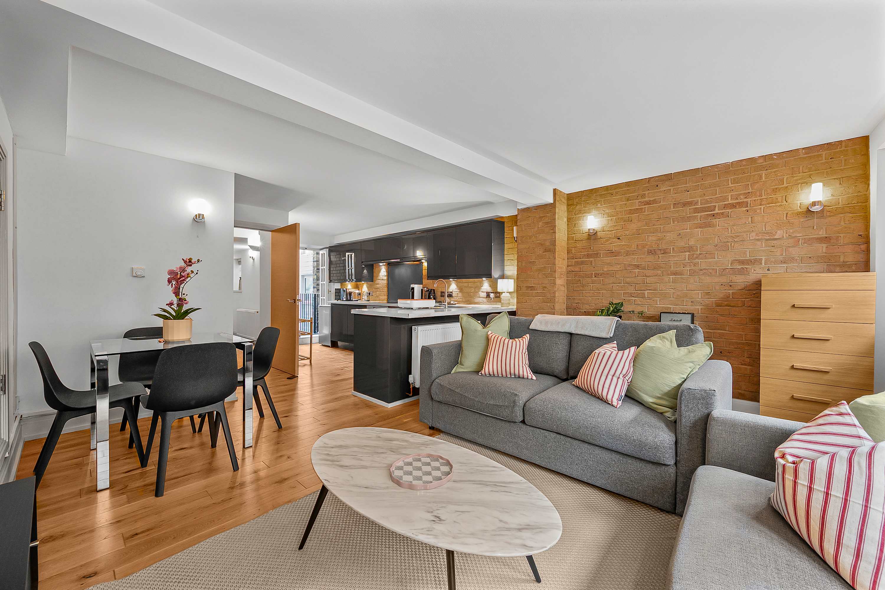 Elegant Soho 1-Bed - Balcony, 2 Baths, Sleeps 4 in Bateman Street, 2 W1D 3AG - Property image 4 - VivreStays
