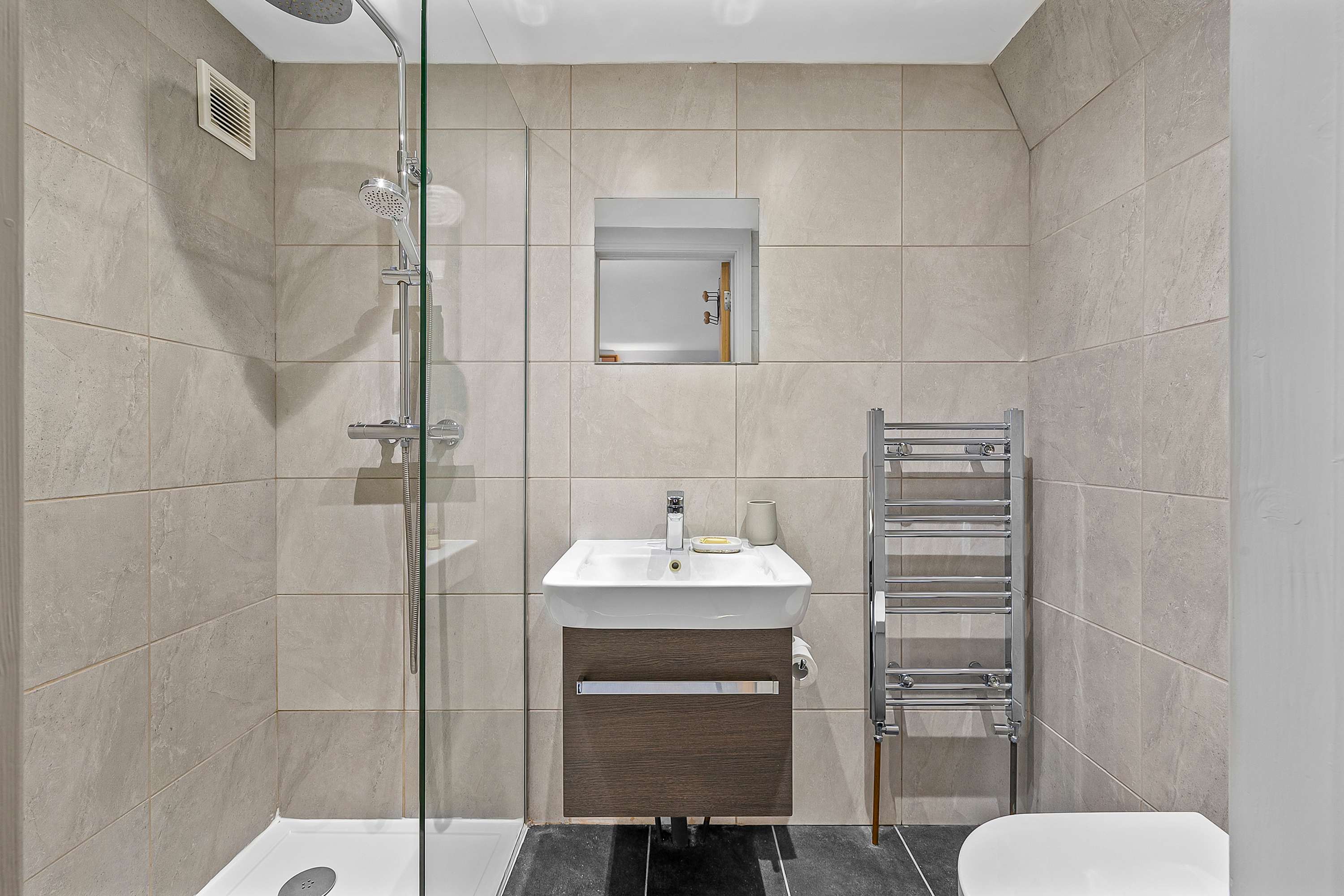 Elegant Soho 1-Bed - Balcony, 2 Baths, Sleeps 4 in Bateman Street, 2 W1D 3AG - Property image 12 - VivreStays