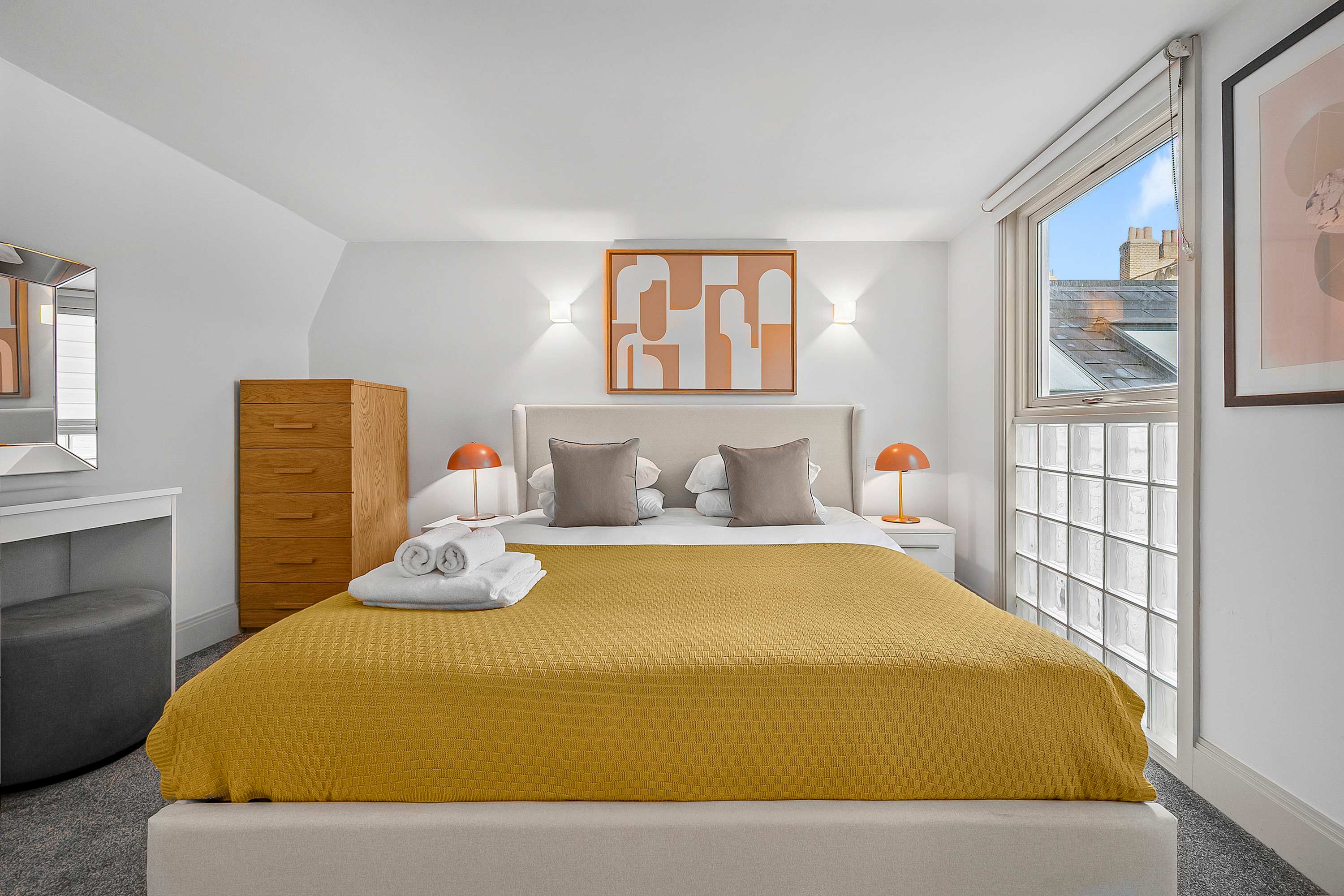 Elegant Soho 1-Bed - Balcony, 2 Baths, Sleeps 4 in Bateman Street, 2 W1D 3AG - Property image 5 - VivreStays