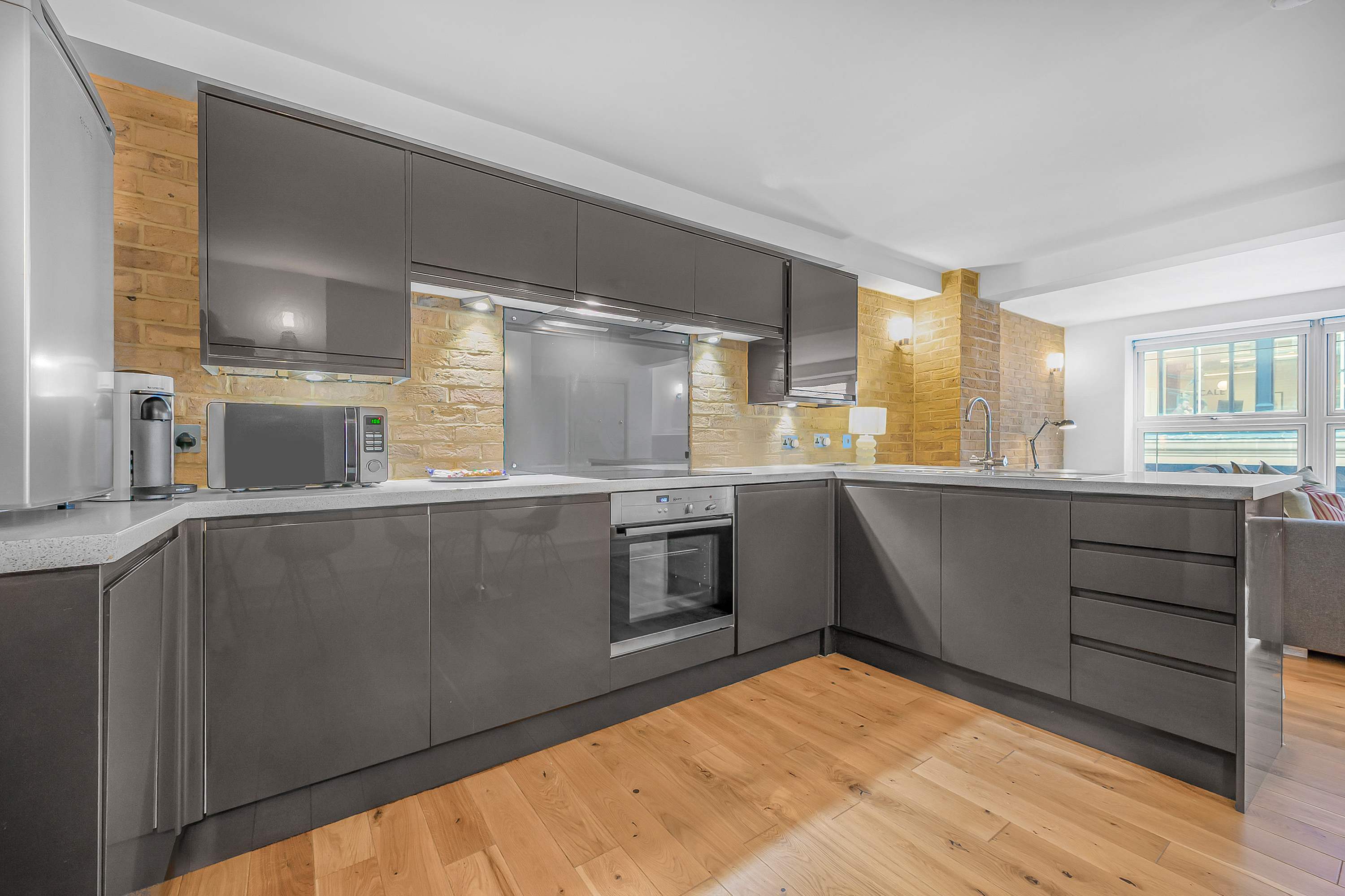 Stylish 1-Bed Soho Apartment - Sleeps 4 - West End in Bateman Street, 1 W1D - Property image 8 - VivreStays