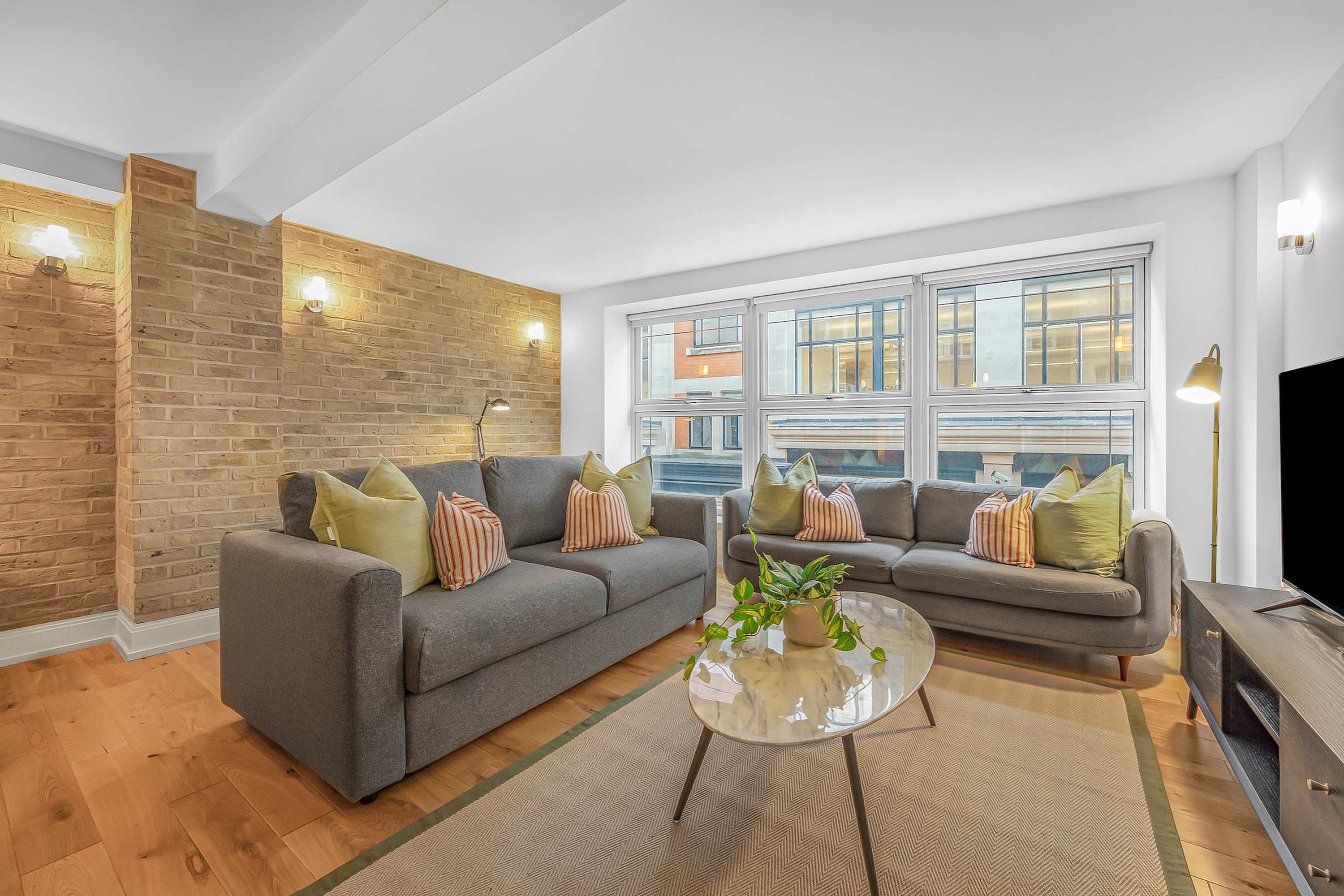Stylish 1-Bed Soho Apartment - Sleeps 4 - West End serviced apartment - UK - VivreStays