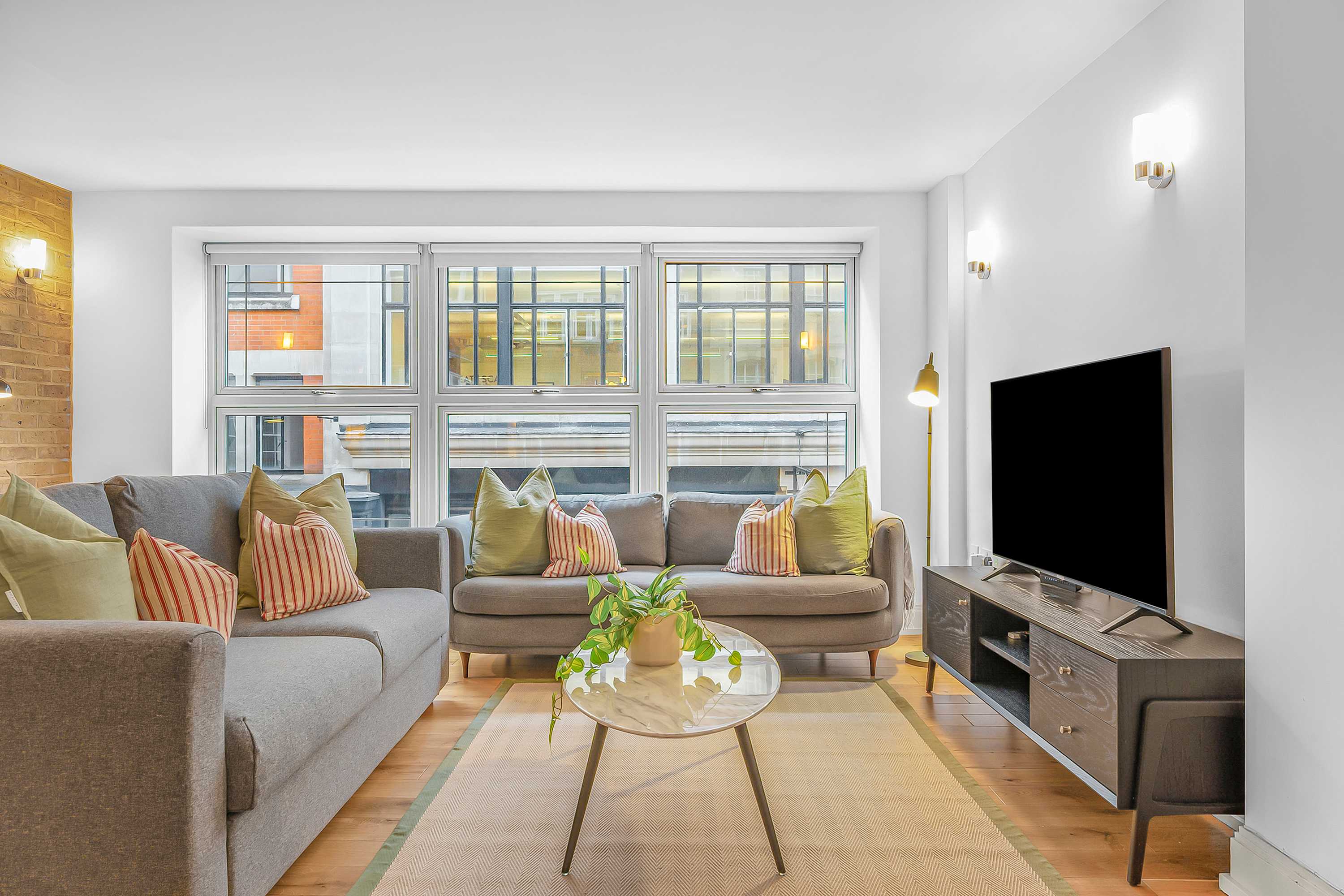 Stylish 1-Bed Soho Apartment - Sleeps 4 - West End in Bateman Street, 1 W1D - Property image 3 - VivreStays