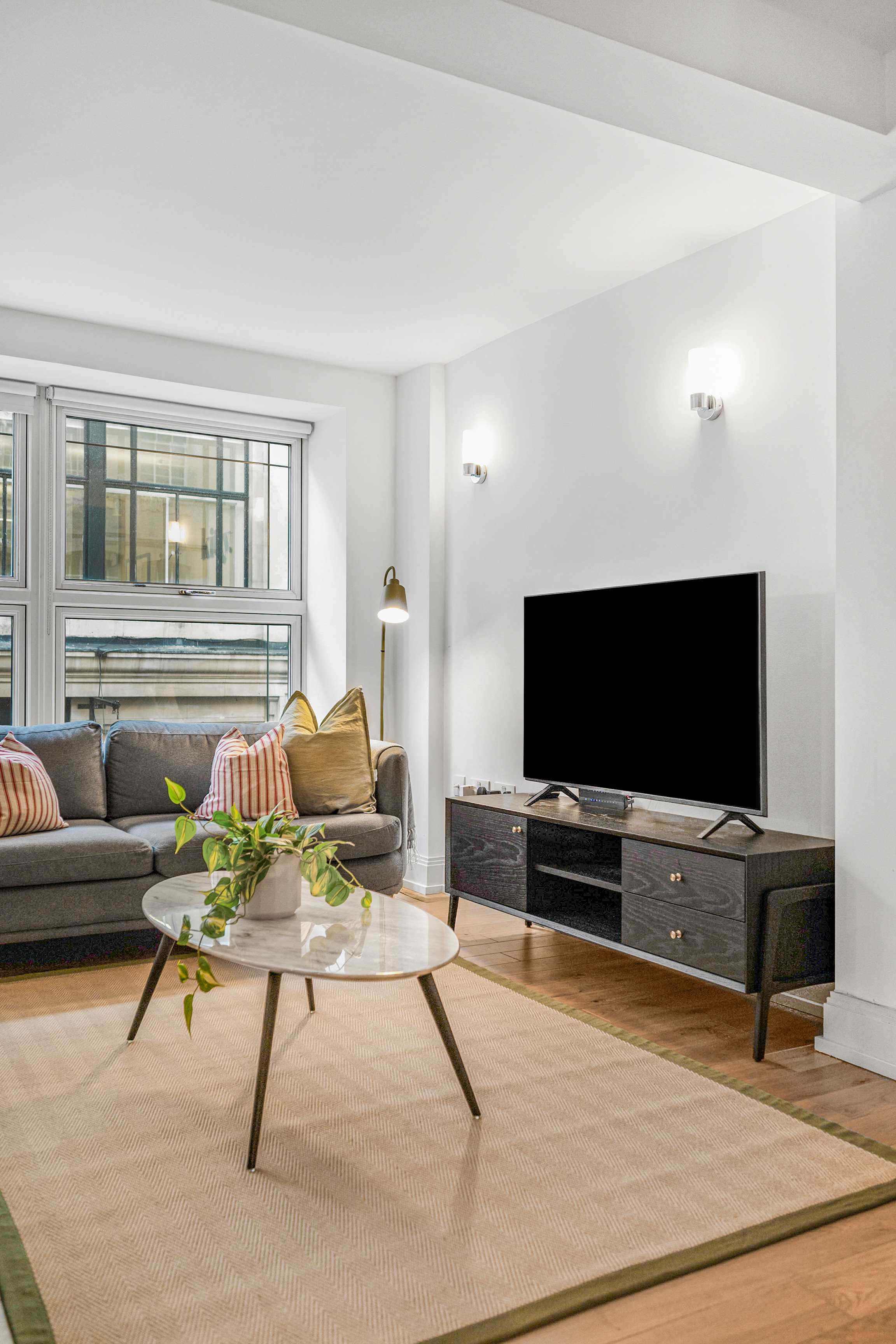 Stylish 1-Bed Soho Apartment - Sleeps 4 - West End in Bateman Street, 1 W1D - Property image 12 - VivreStays