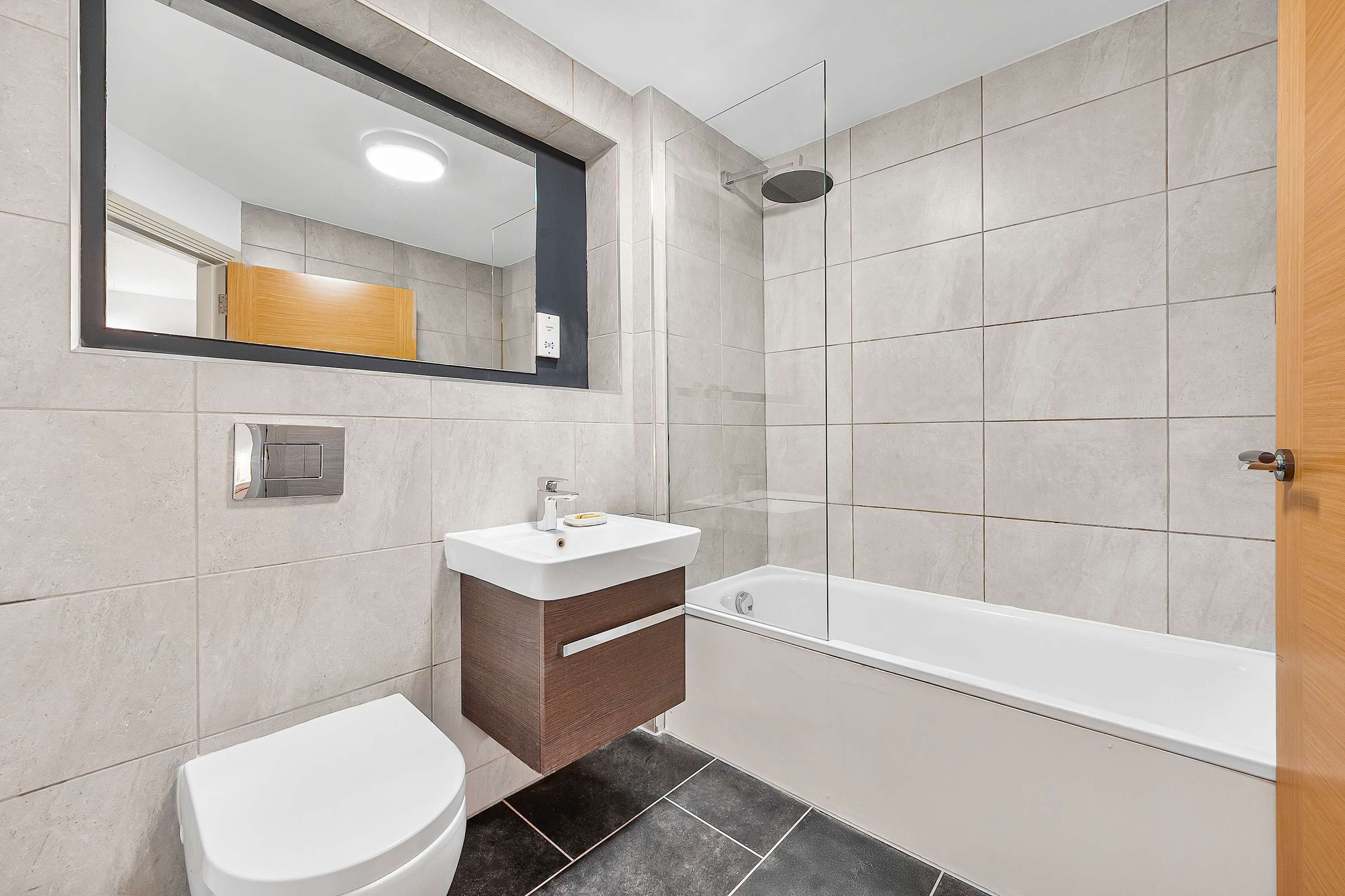Stylish 1-Bed Soho Apartment - Sleeps 4 - West End in Bateman Street, 1 W1D - Property image 13 - VivreStays