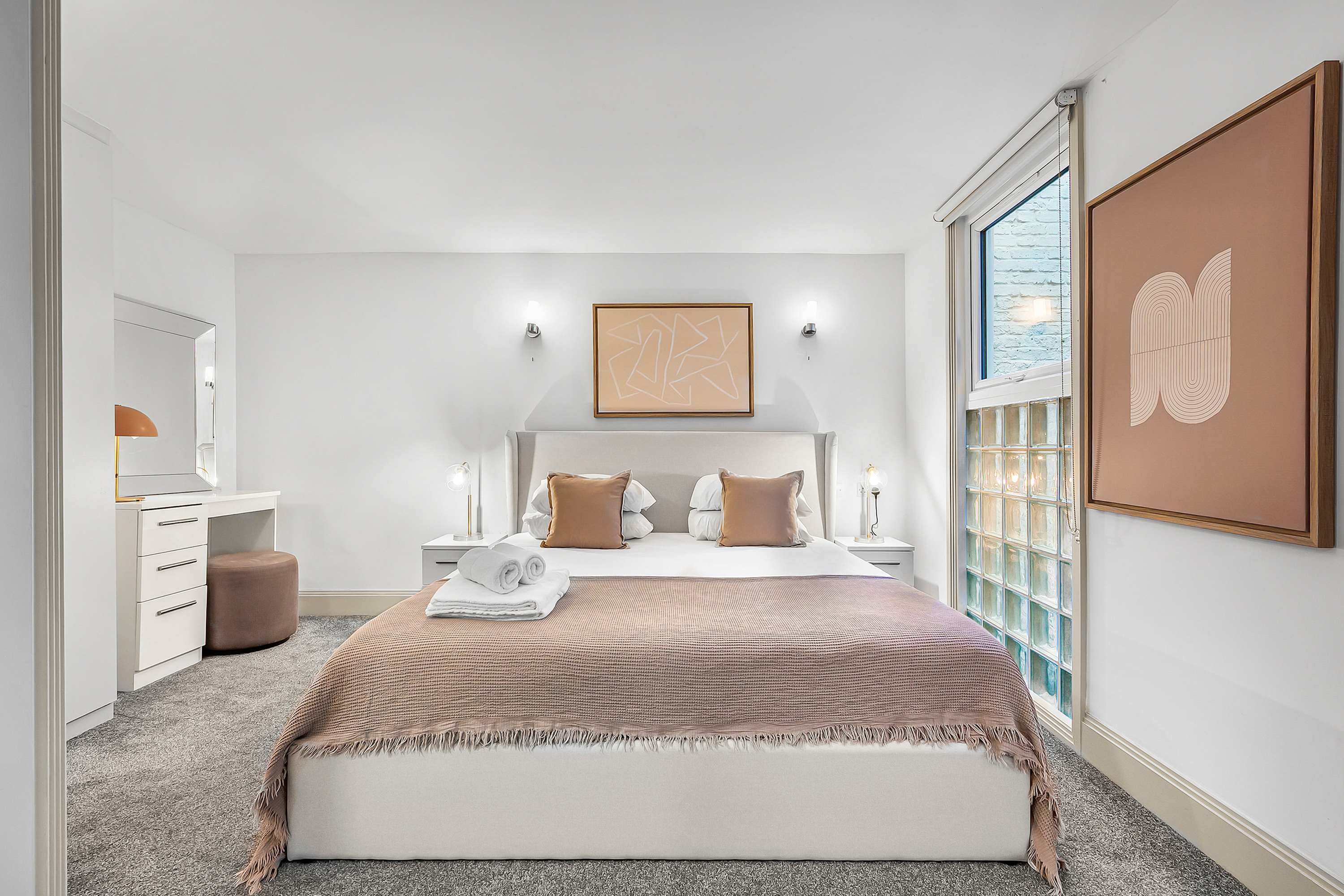 Stylish 1-Bed Soho Apartment - Sleeps 4 - West End in Bateman Street, 1 W1D - Property image 4 - VivreStays