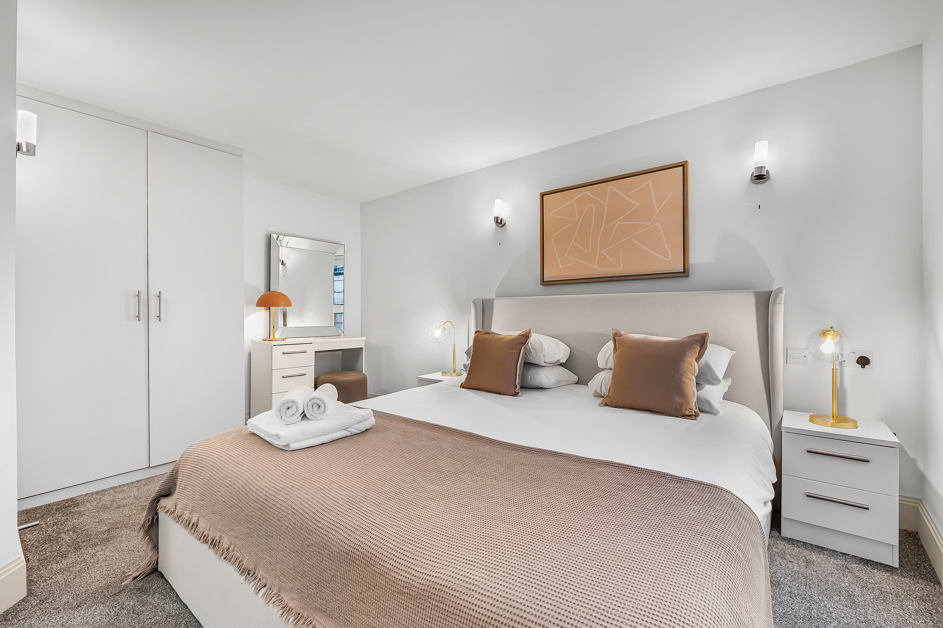 Stylish 1-Bed Soho Apartment - Sleeps 4 - West End in Bateman Street, 1 W1D - Property image 5 - VivreStays