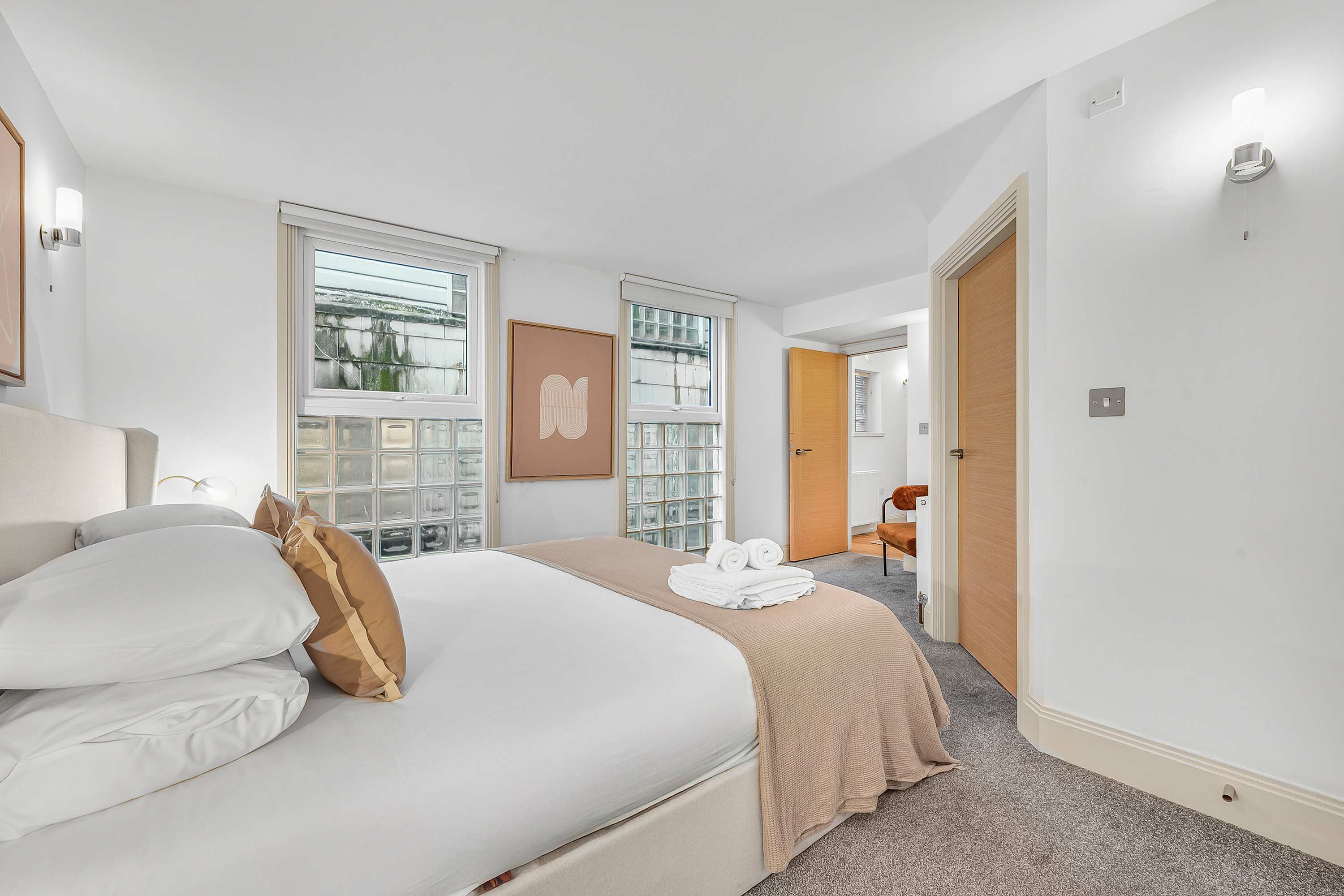 Stylish 1-Bed Soho Apartment - Sleeps 4 - West End in Bateman Street, 1 W1D - Property image 9 - VivreStays