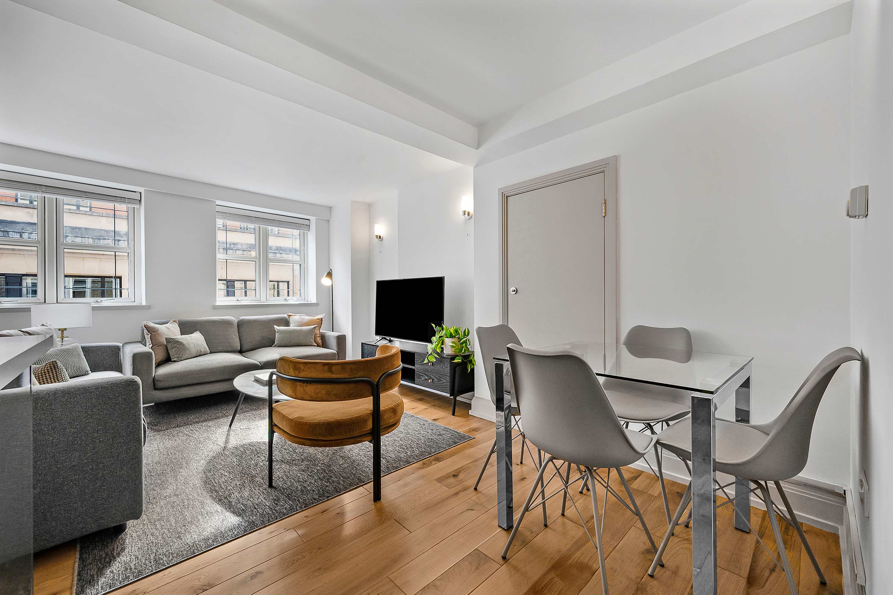 Bright 1-Bed Soho Flat - Sleeps 4 - Workspace in Bateman Street, 3 W1D - Property image 15 - VivreStays