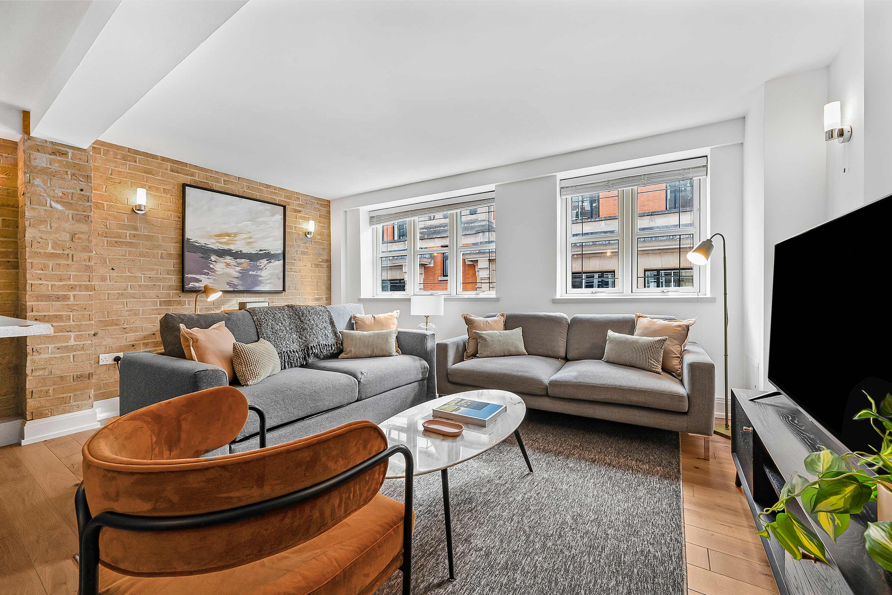 Bright 1-Bed Soho Flat - Sleeps 4 - Workspace in Bateman Street, 3 W1D - Property image 3 - VivreStays