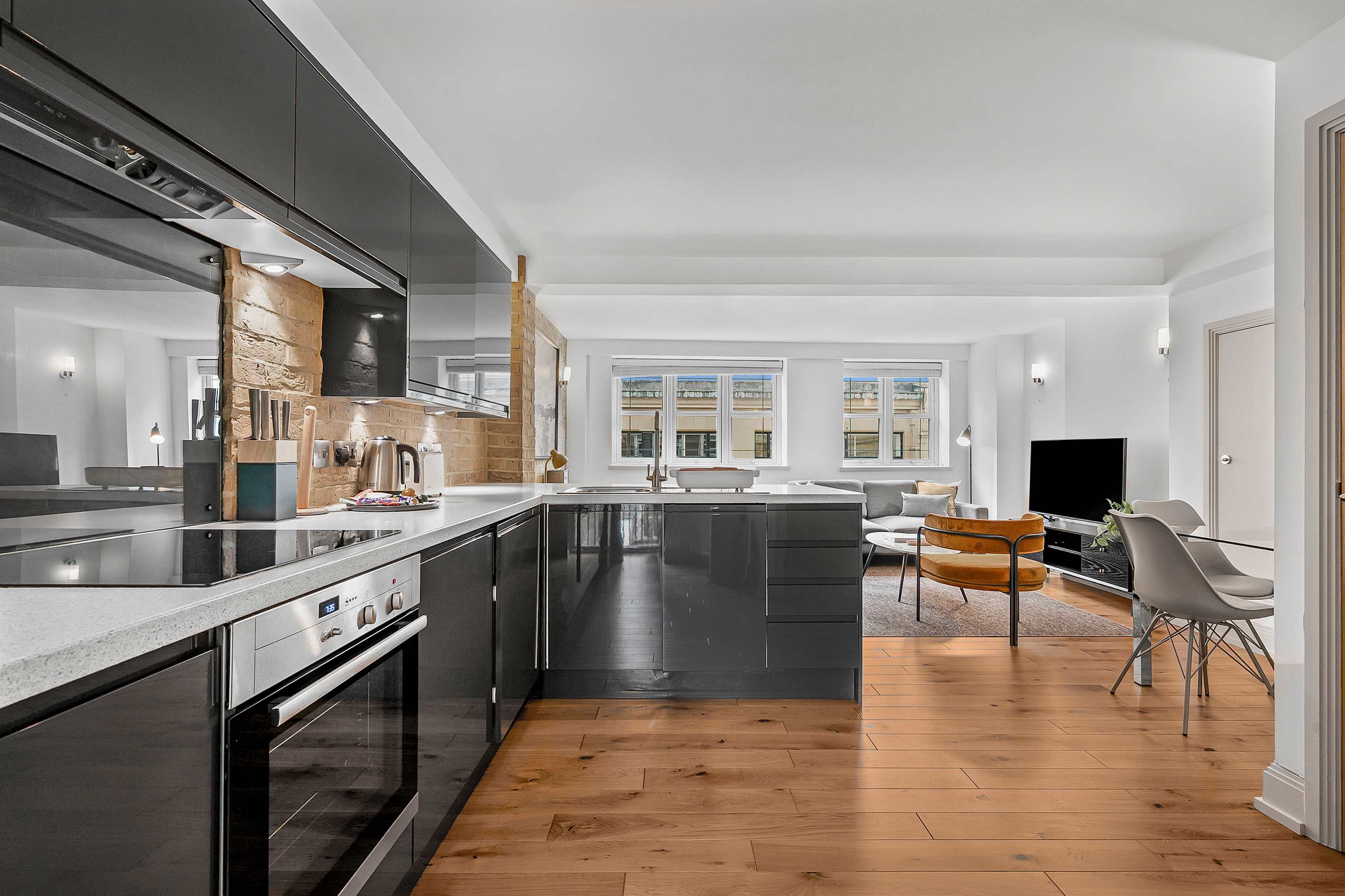 Bright 1-Bed Soho Flat - Sleeps 4 - Workspace in Bateman Street, 3 W1D - Property image 5 - VivreStays