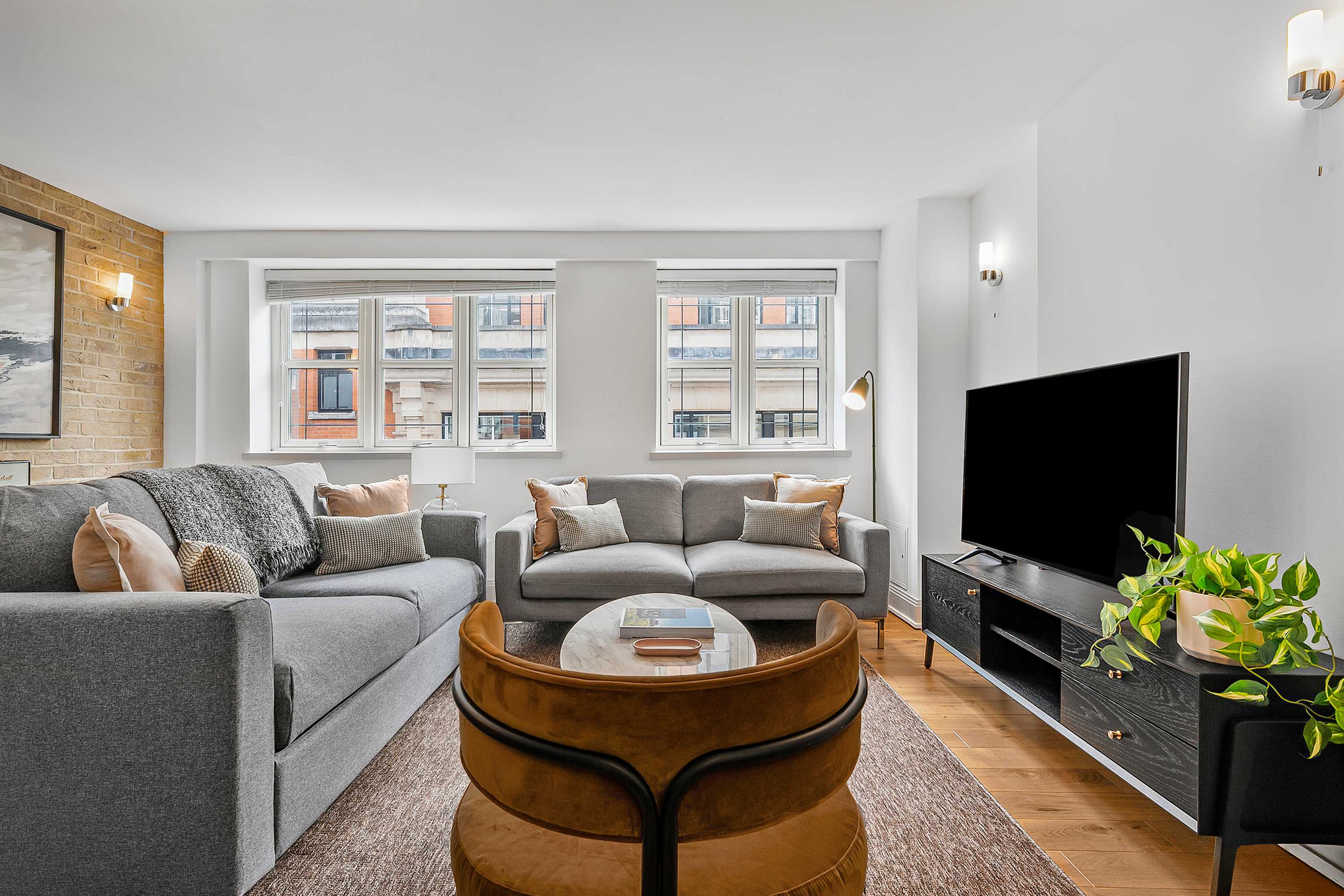 Bright 1-Bed Soho Flat - Sleeps 4 - Workspace in Bateman Street, 3 W1D - Property image 13 - VivreStays