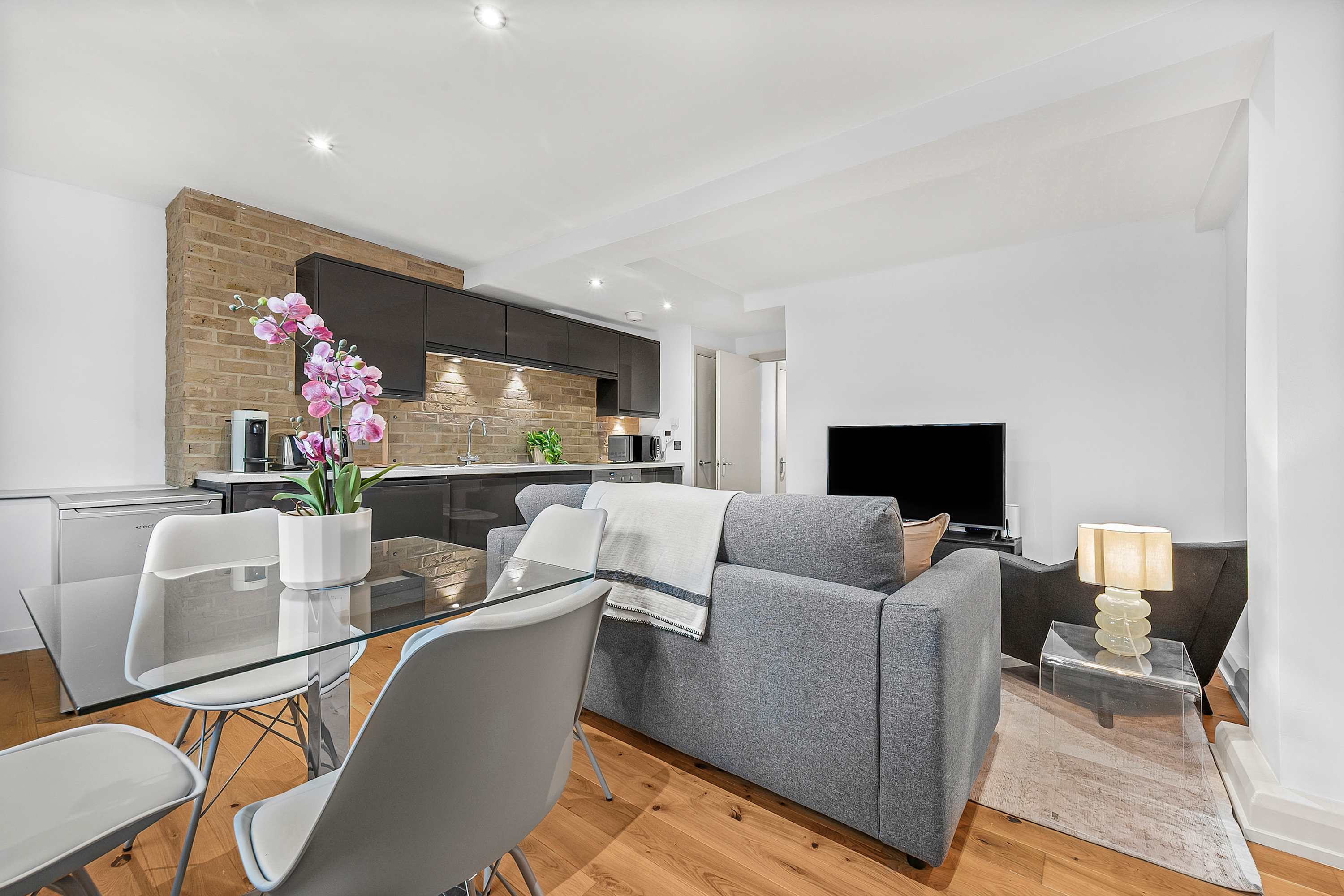 Central Soho 1-Bed - Brick Kitchen - Sleeps 4 in Bateman Street, 4 W1D - Property image 10 - VivreStays