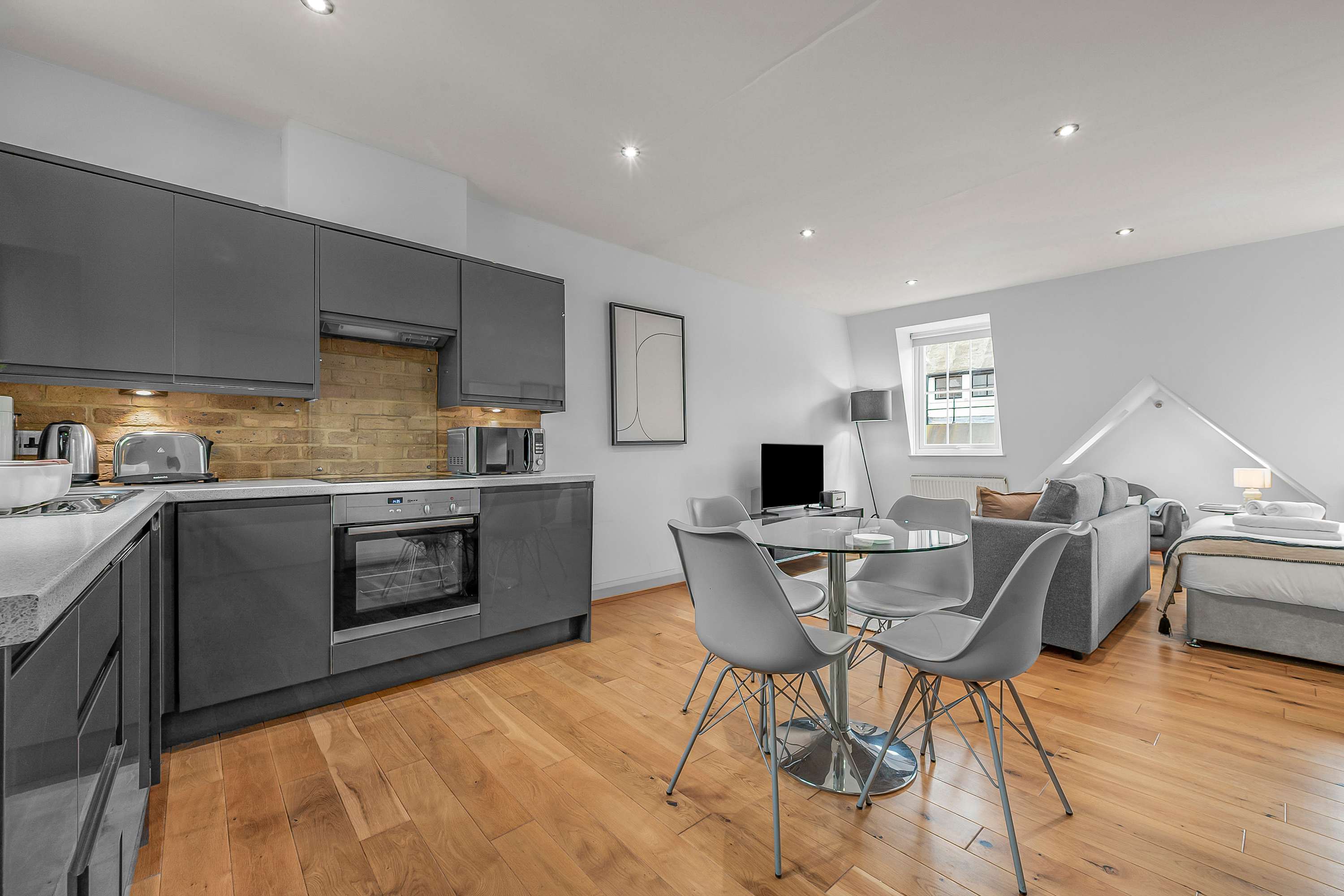 Skylit Top-Floor Studio - Soho - Sleeps 4 in Bateman Street, 5 W1D - Property image 10 - VivreStays