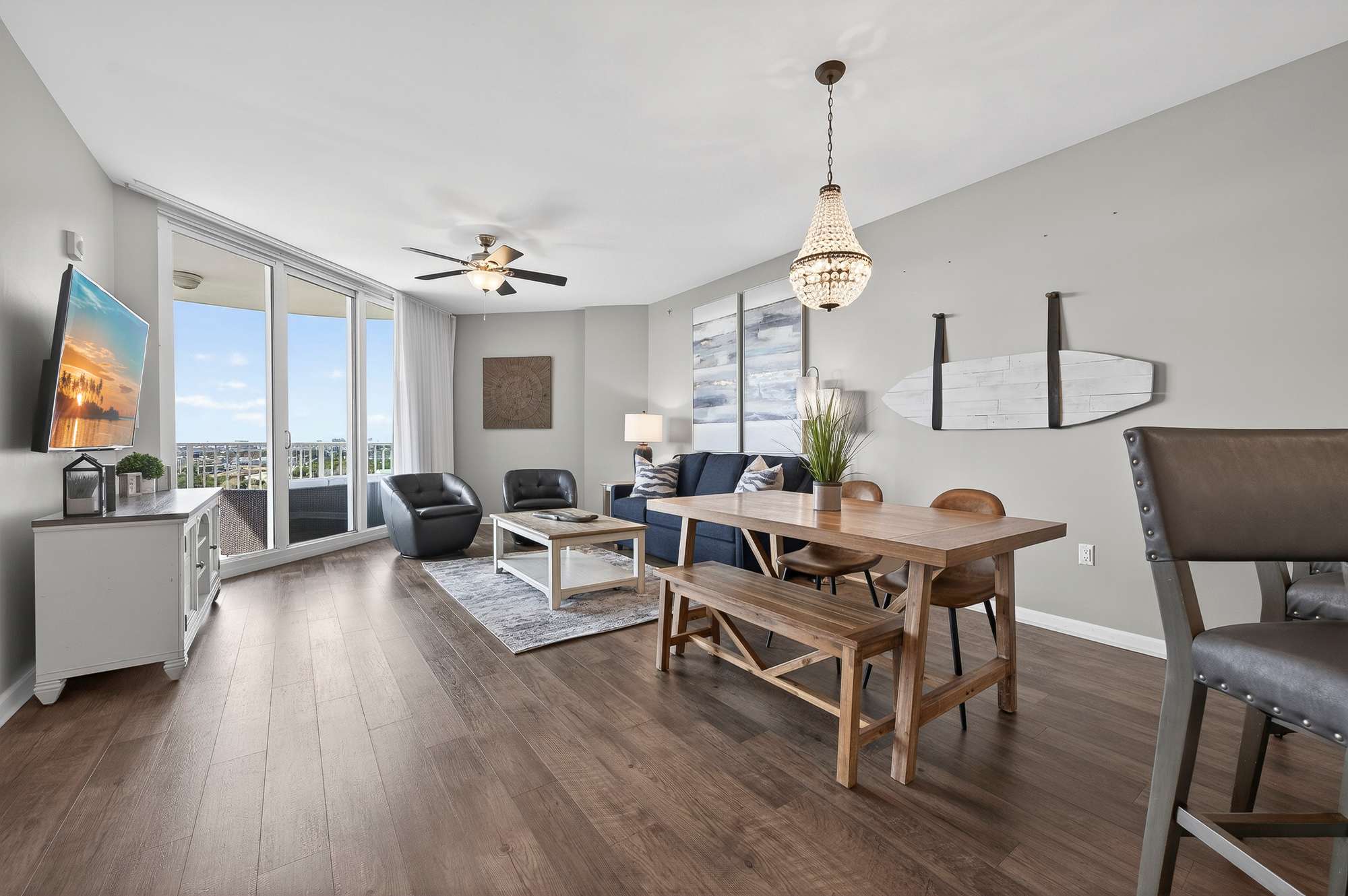 Enjoy the breezy, open flow of the main living spaces​