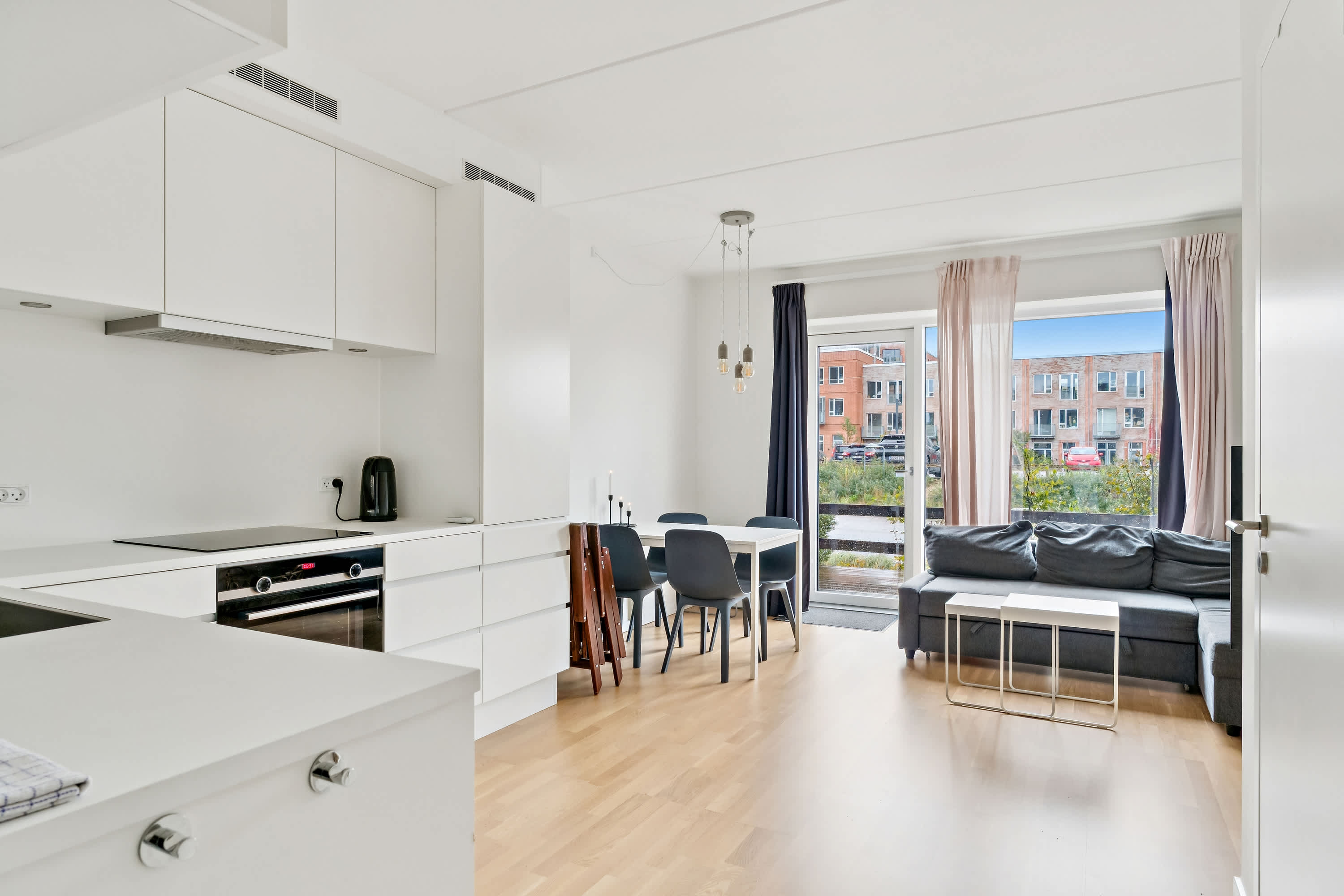 Modern Townhouse With Private Outdoor Area - 2BR