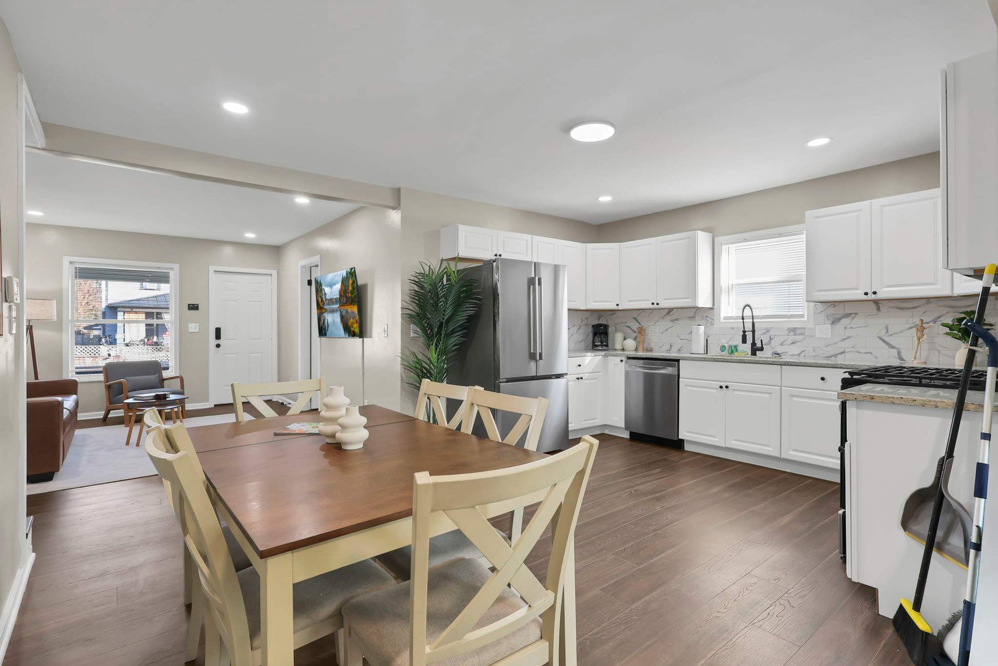 Bright and Cozy 3BR Retreat Near Downtown Columbus