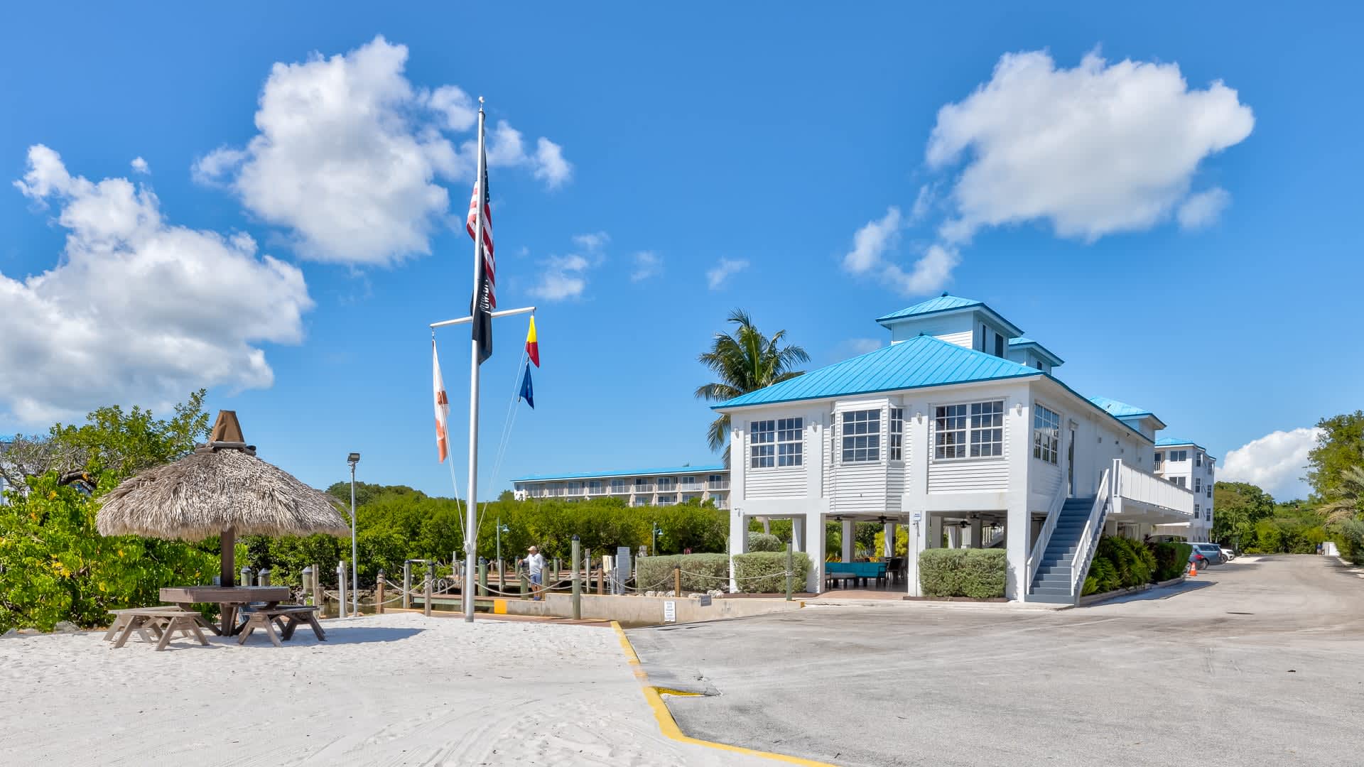 Marina Front Cafe "Island Grill"