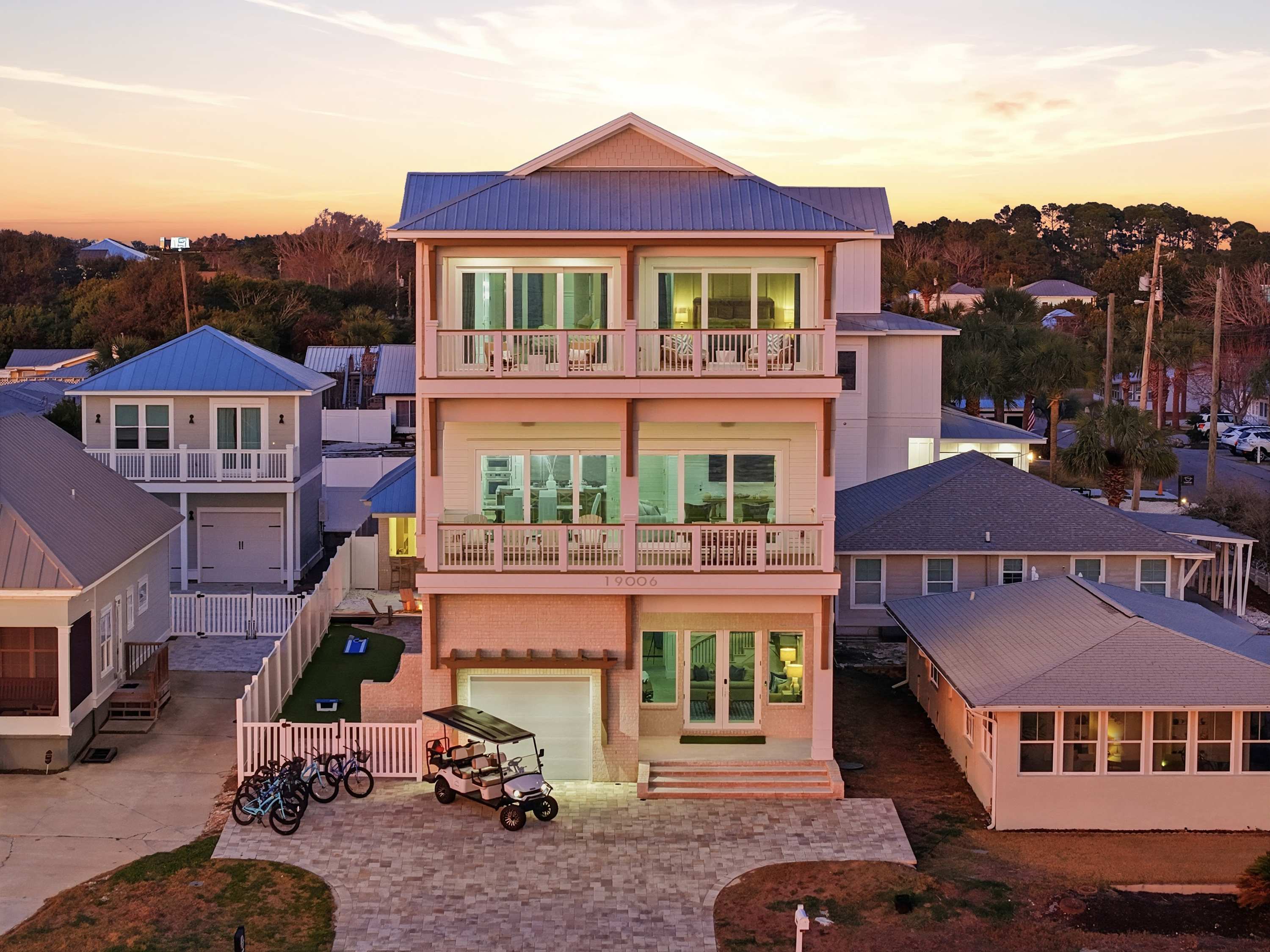 NEW Family LUX Laguna Haven - 6 Seater LSV - Bikes - Beachfront — Panama City Beach, FL — vacation rental