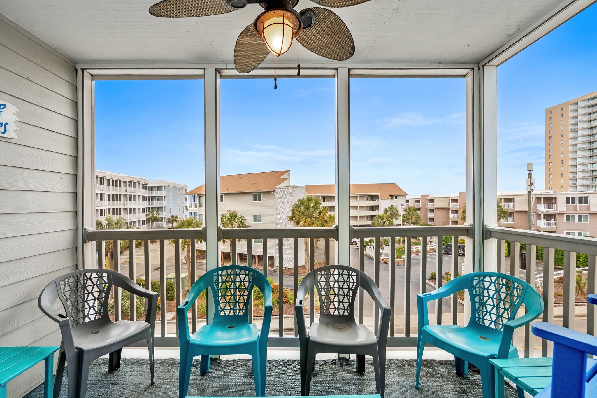 Pelicans Watch 218 Ocean Nearby