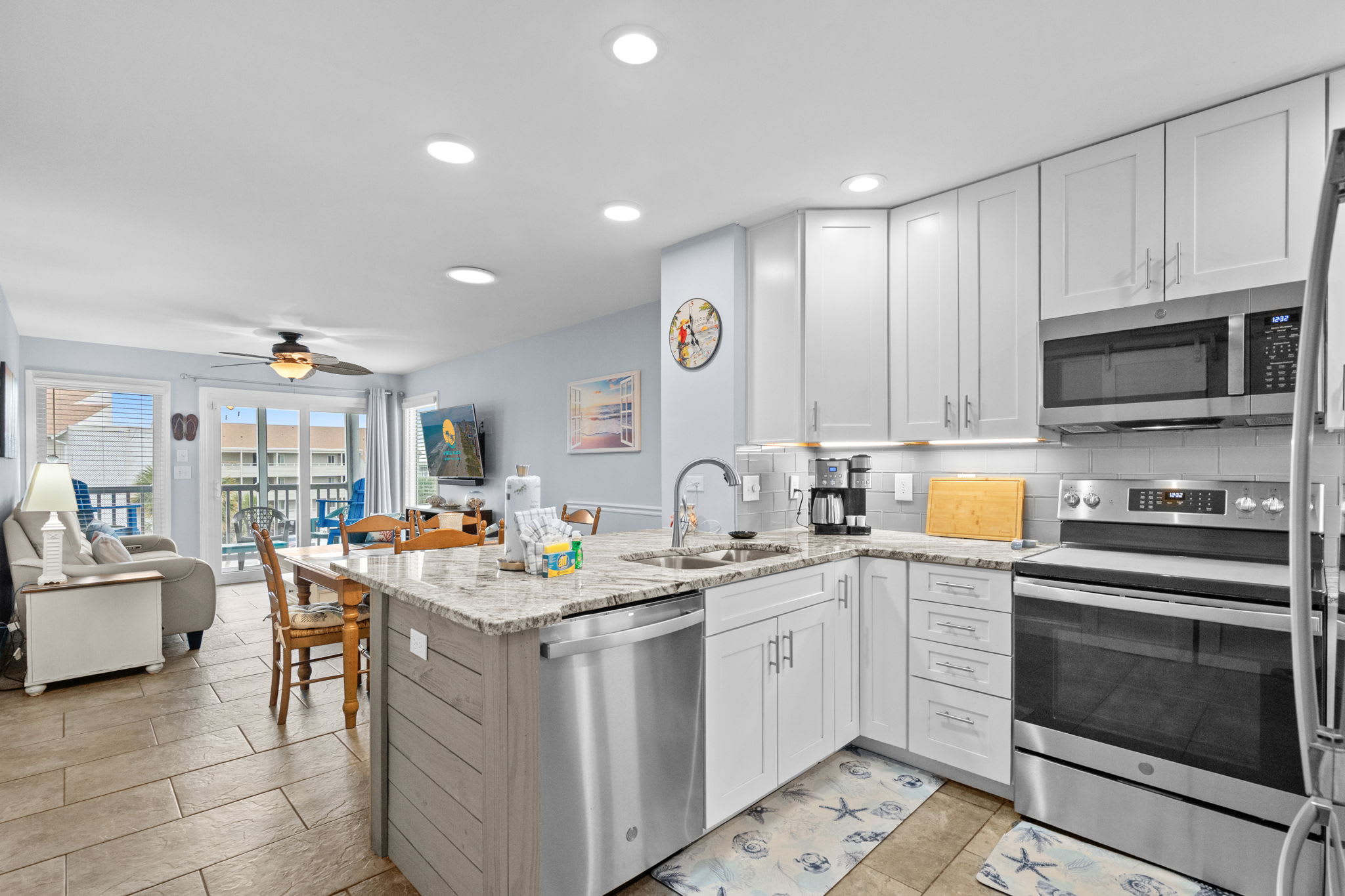 Pelicans Watch 218 Ocean Nearby | Photo 3