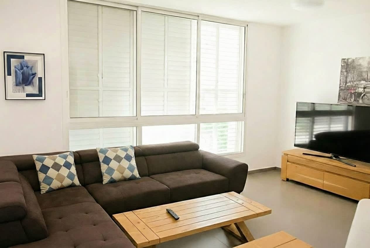 Spacious 2BR| Parking| Steps from Beach — Bat Yam, Center District — vacation rental