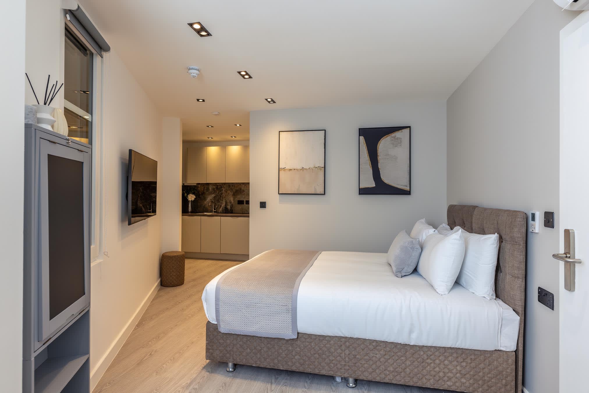 Diff-Rent Living Luxury Serviced Studios with Gym and Workspace fast...