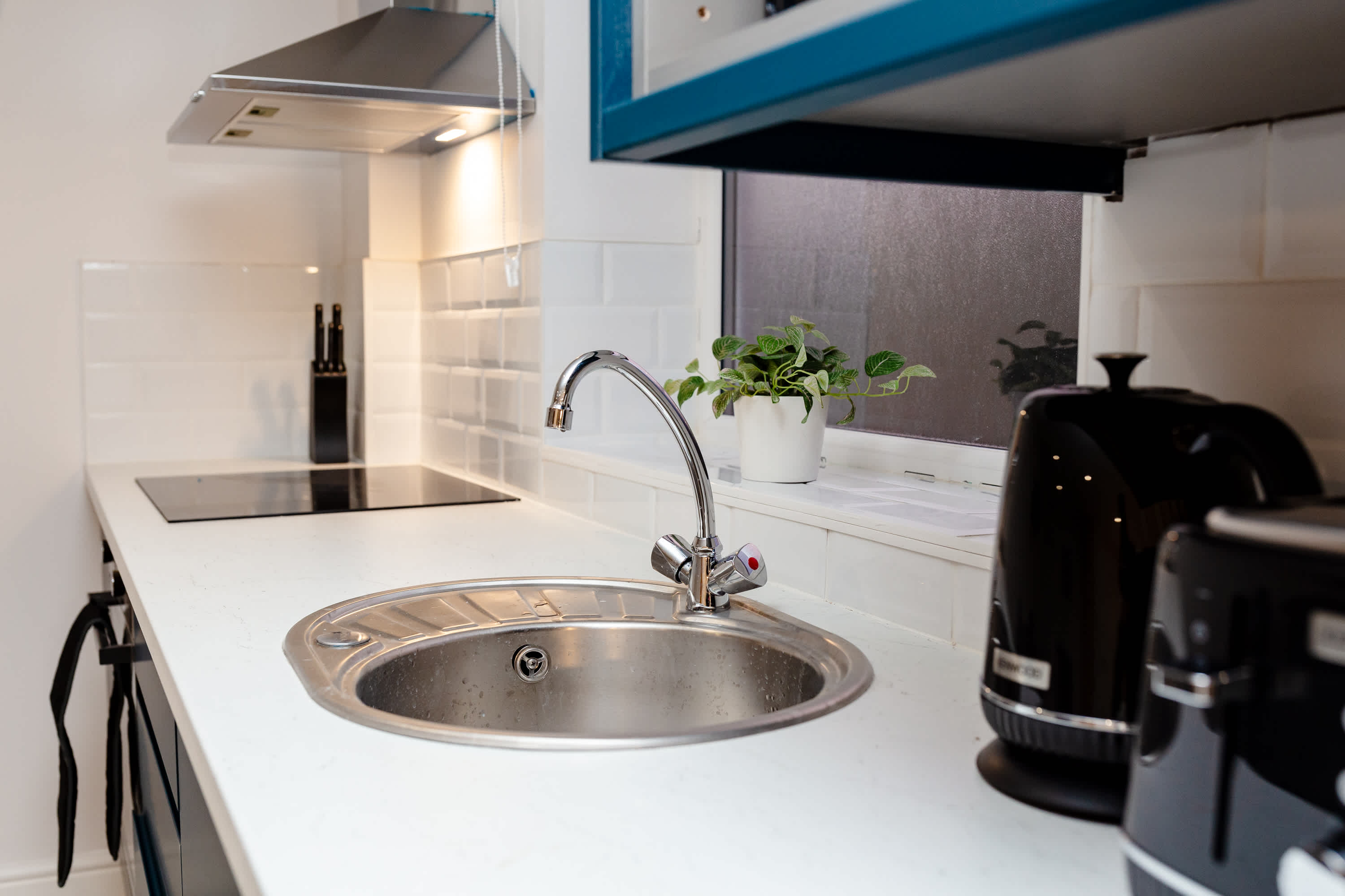 Modern Studio w/Free Parking & Wi-Fi, Doncaster in Thorne Road 59 DN1 2EX - Property image 3 - VivreStays