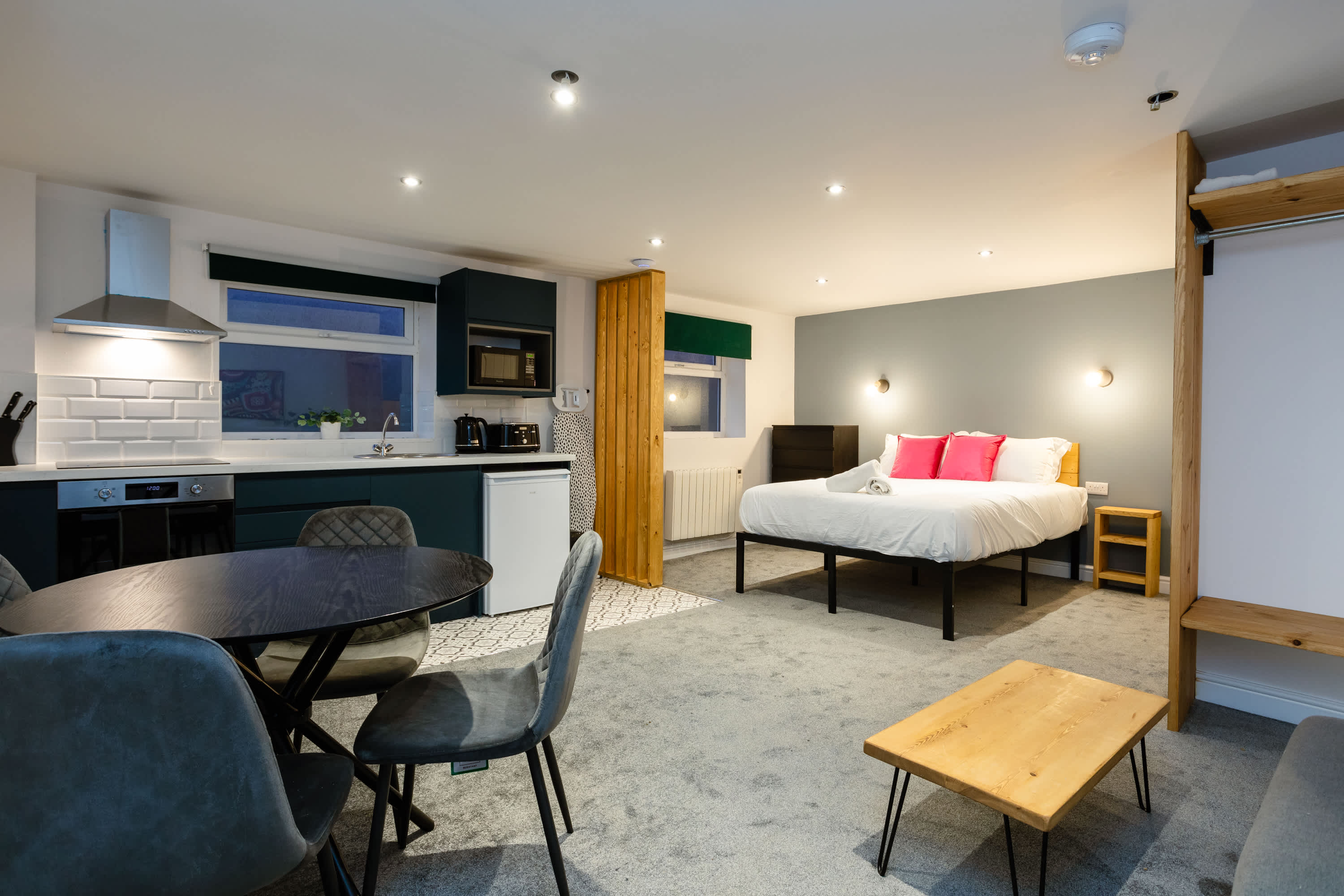 Modern Studio w/Free Parking & Wi-Fi, Doncaster in Thorne Road 59 DN1 2EX - Property image 11 - VivreStays