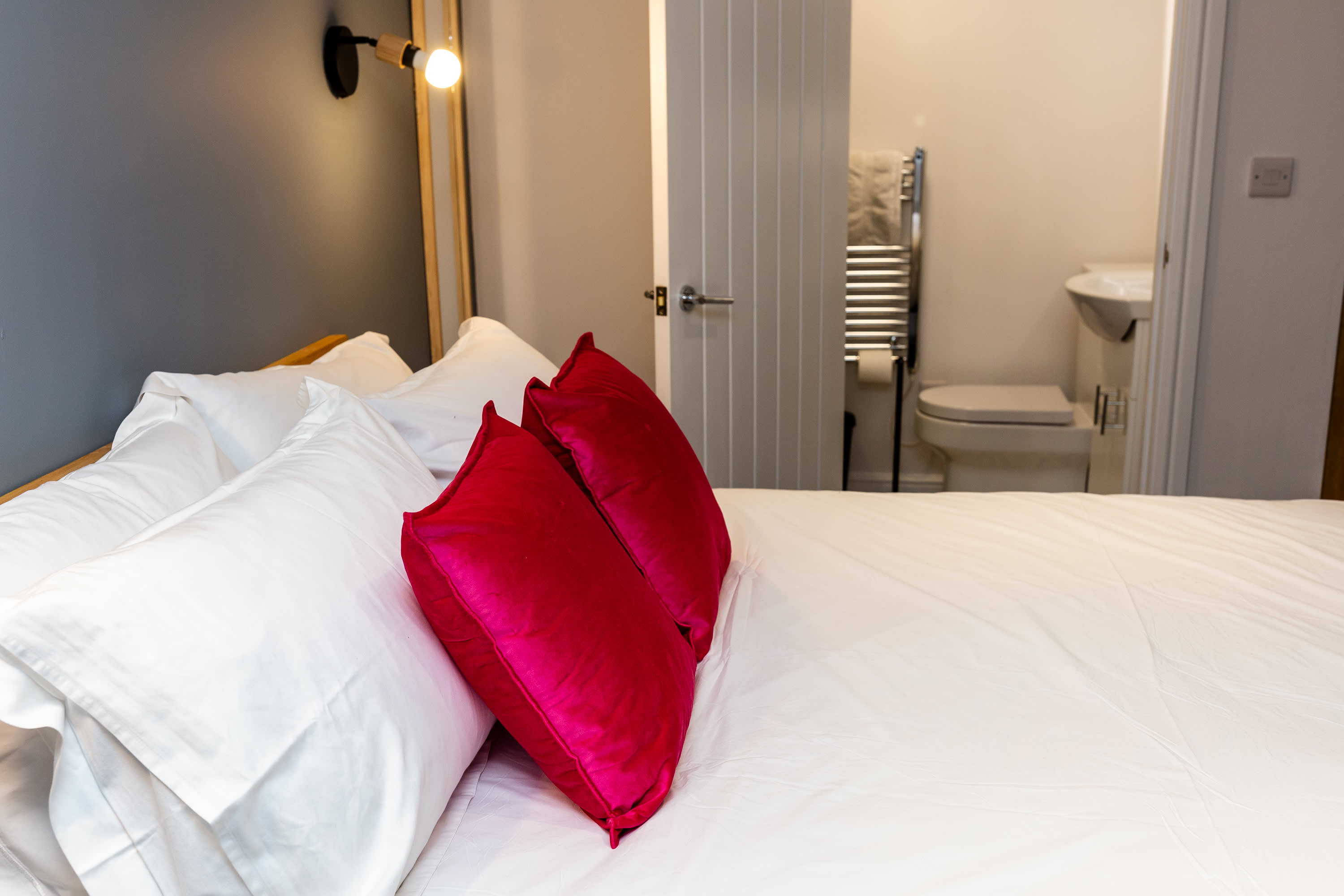 Modern Studio w/Free Parking & Wi-Fi, Doncaster in Thorne Road 59 DN1 2EX - Property image 8 - VivreStays