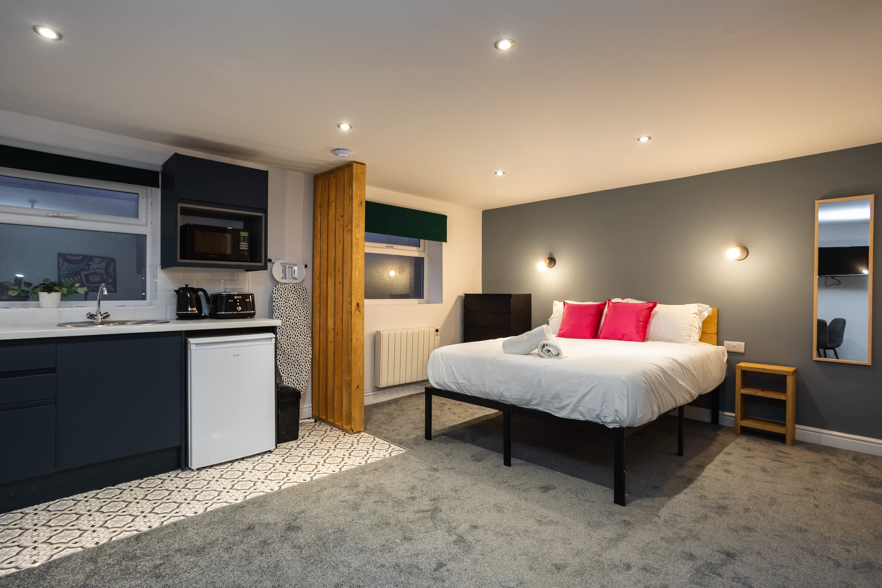 Modern Studio w/Free Parking & Wi-Fi, Doncaster in Thorne Road 59 DN1 2EX - Property image 9 - VivreStays
