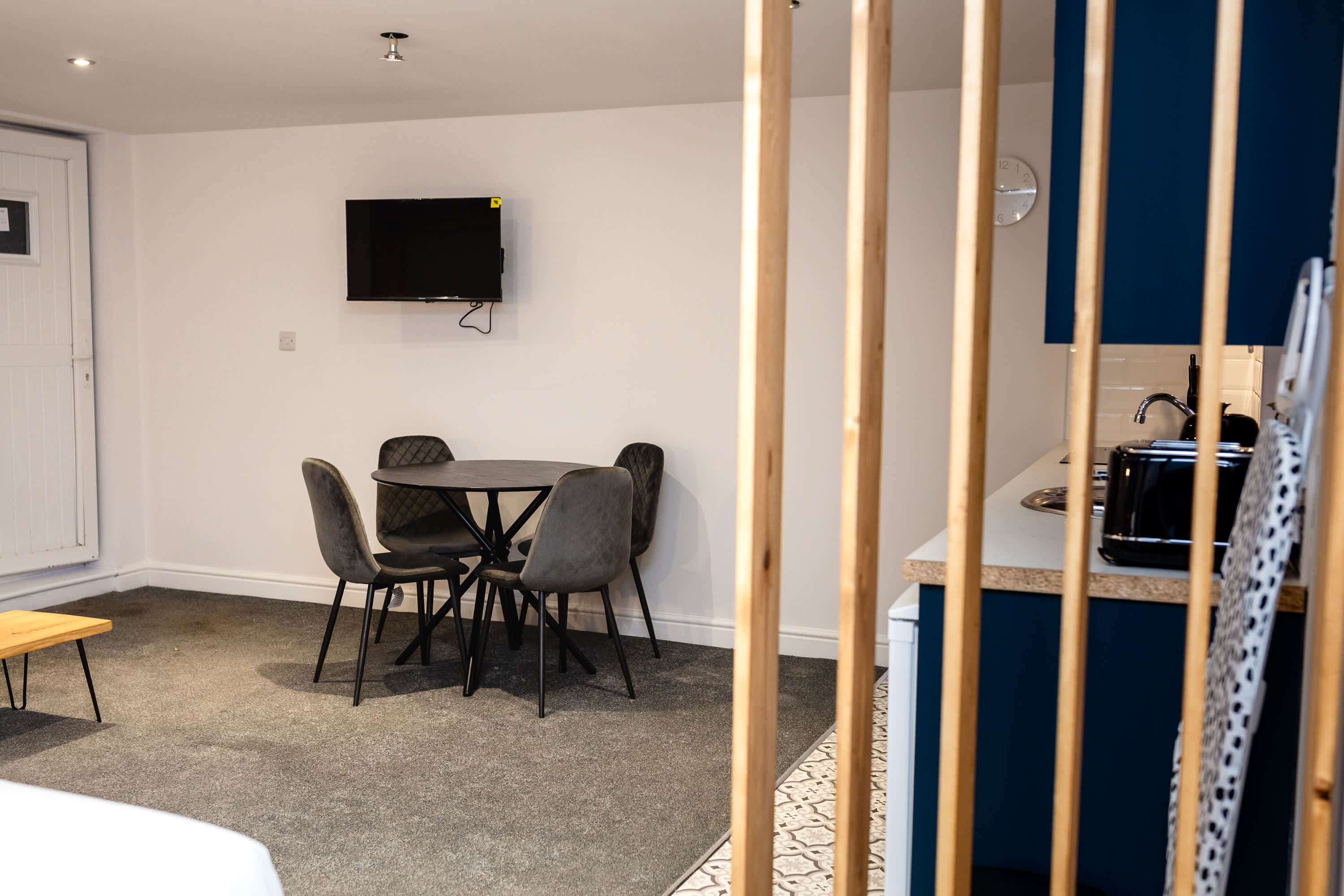Modern Studio w/Free Parking & Wi-Fi, Doncaster in Thorne Road 59 DN1 2EX - Property image 13 - VivreStays
