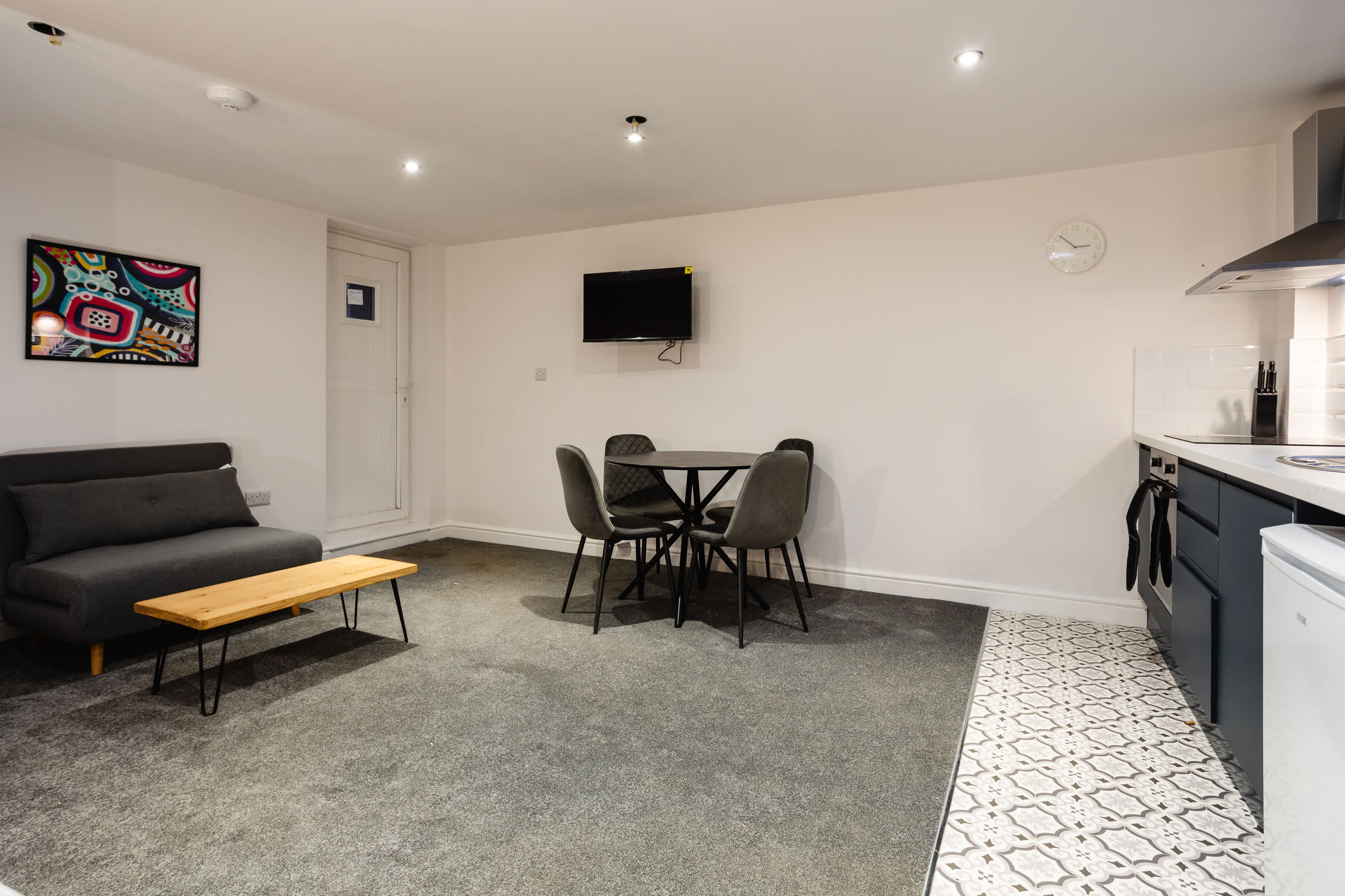 Modern Studio w/Free Parking & Wi-Fi, Doncaster in Thorne Road 59 DN1 2EX - Property image 14 - VivreStays