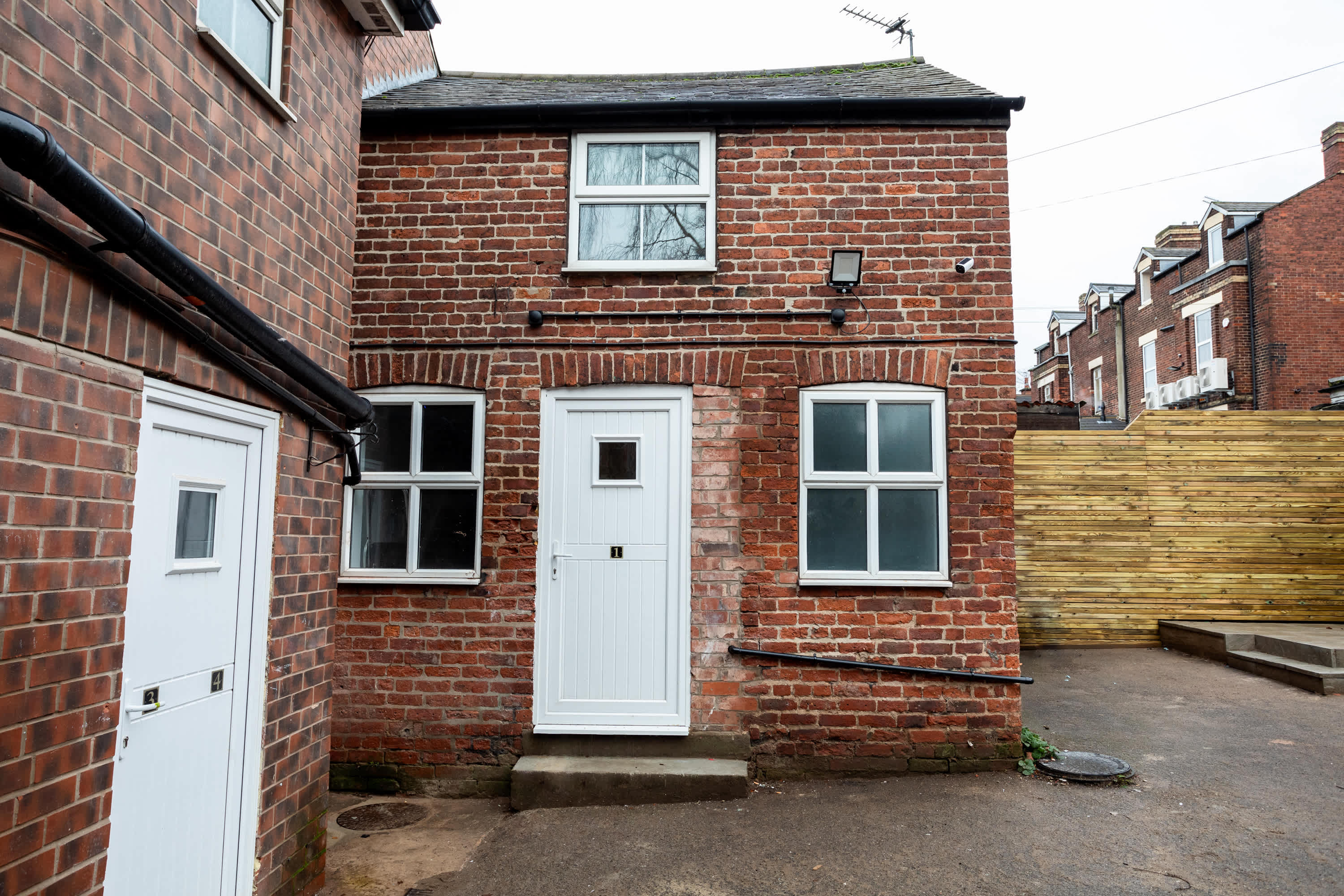 Modern Studio w/Free Parking & Wi-Fi, Doncaster in Thorne Road 59 DN1 2EX - Property image 18 - VivreStays