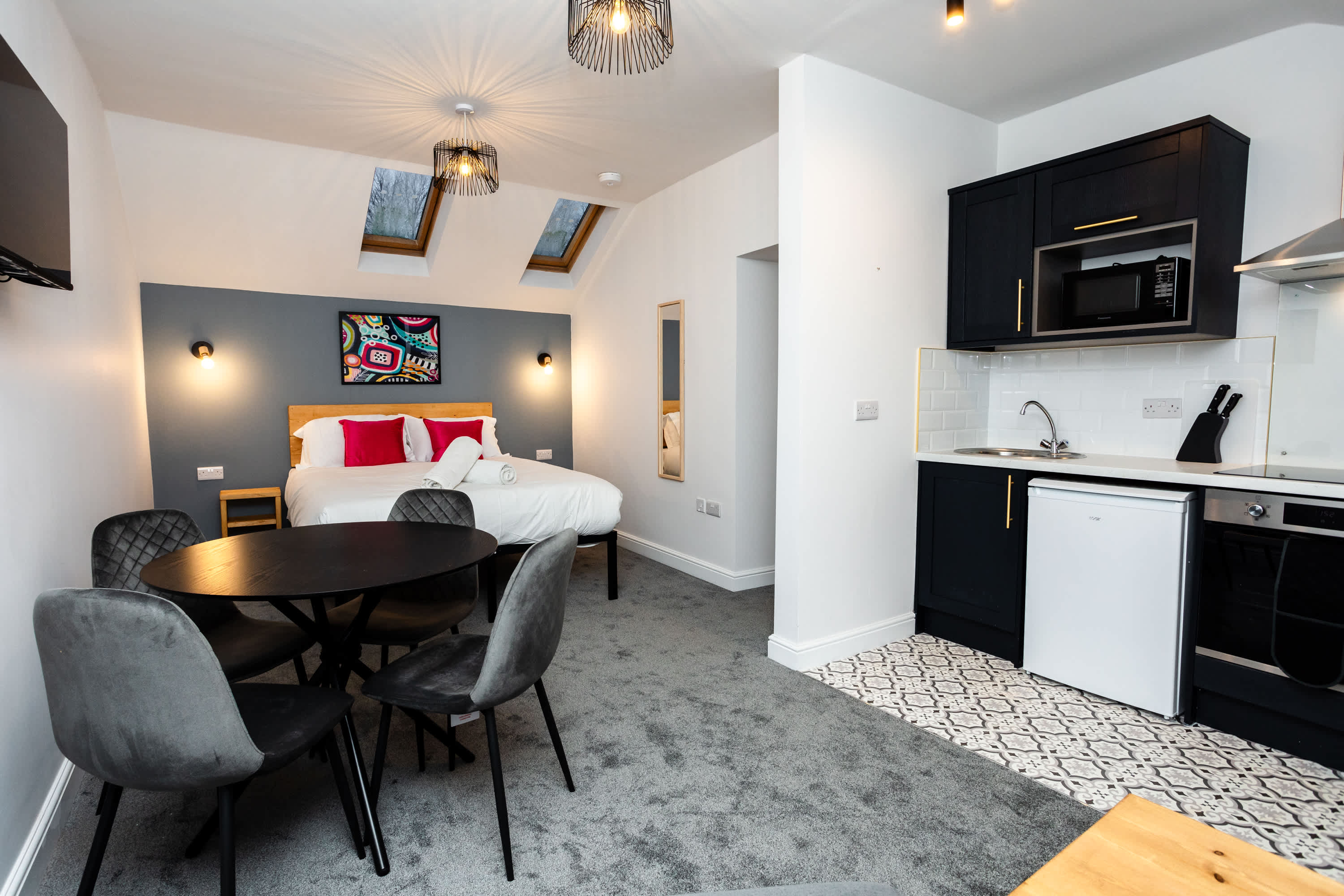 Loft-Style Studio with Skylights and Parking in Thorne Road 59 DN1 2EX - Property image 4 - VivreStays